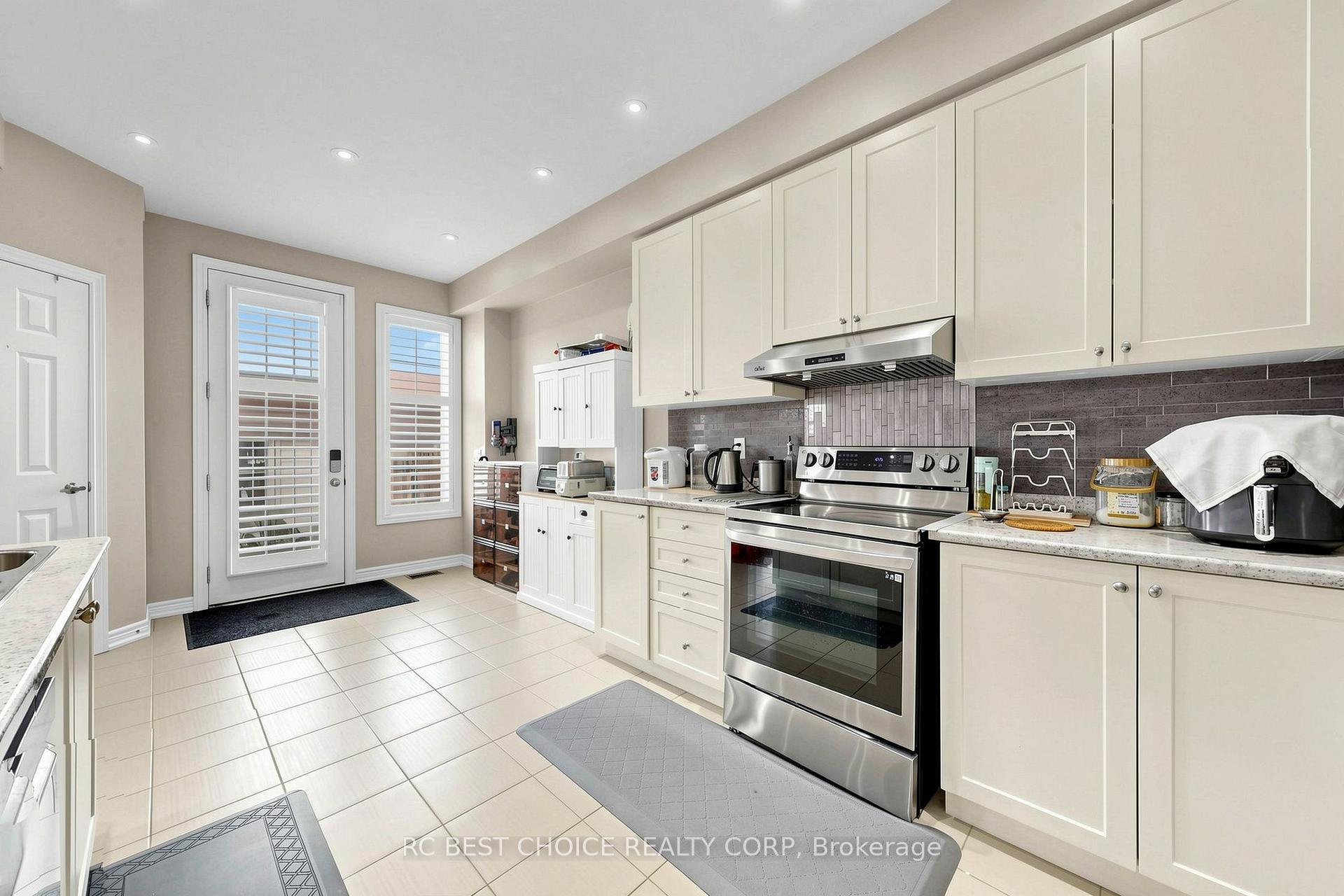 Photo 11 of 18 Chauncey Court, Markham, Cornell — HOMEH