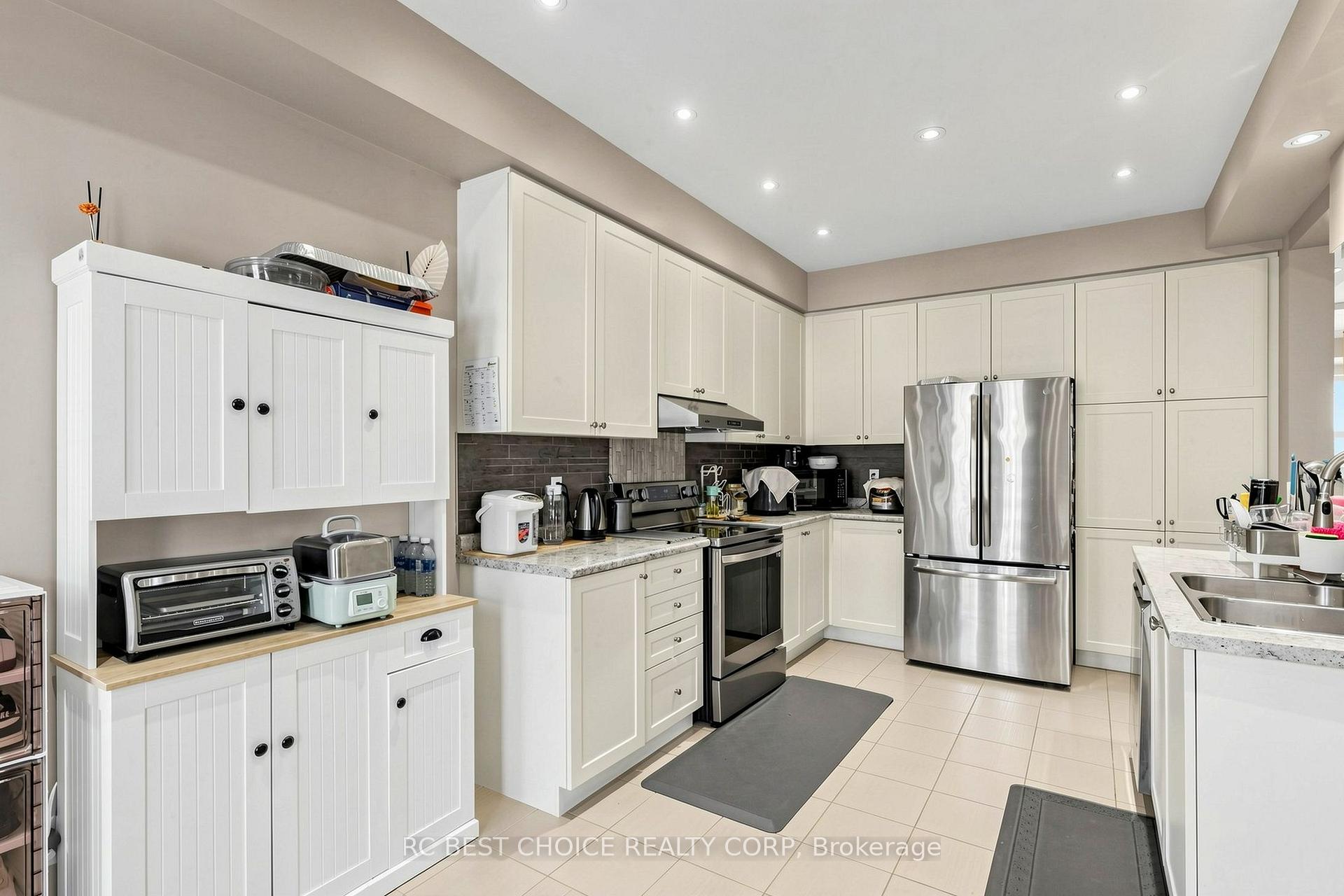 Photo 12 of 18 Chauncey Court, Markham, Cornell — HOMEH