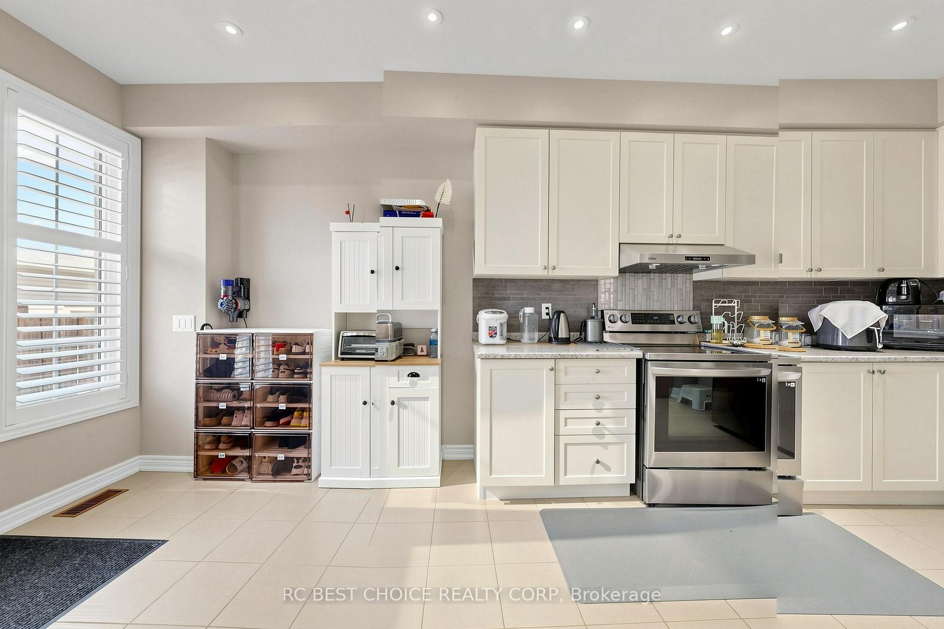 Photo 14 of 18 Chauncey Court, Markham, Cornell — HOMEH