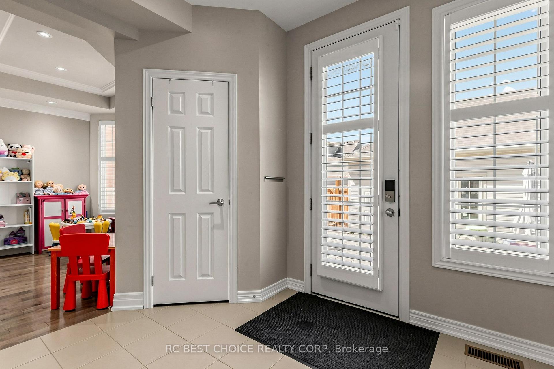Photo 15 of 18 Chauncey Court, Markham, Cornell — HOMEH