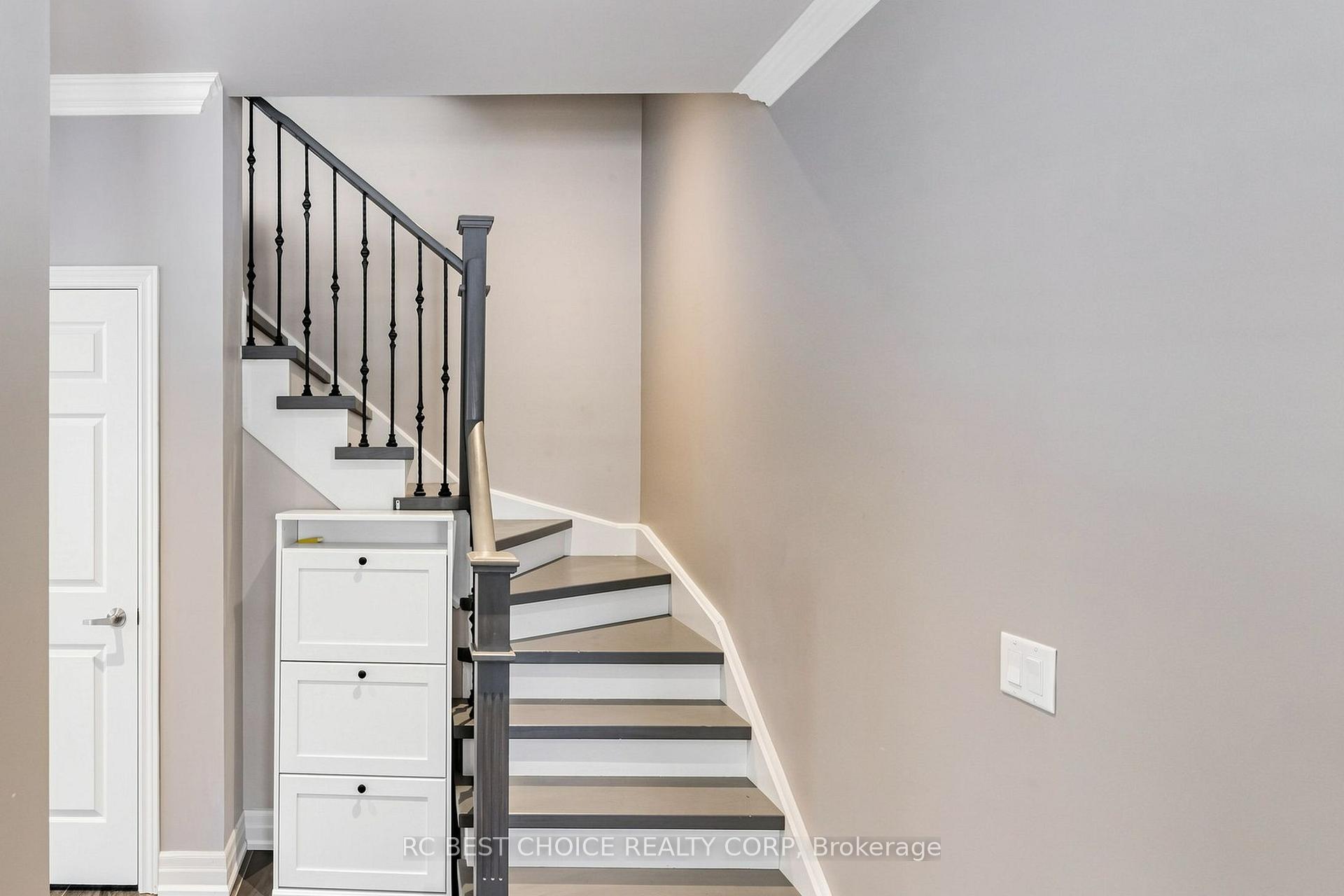 Photo 23 of 18 Chauncey Court, Markham, Cornell — HOMEH