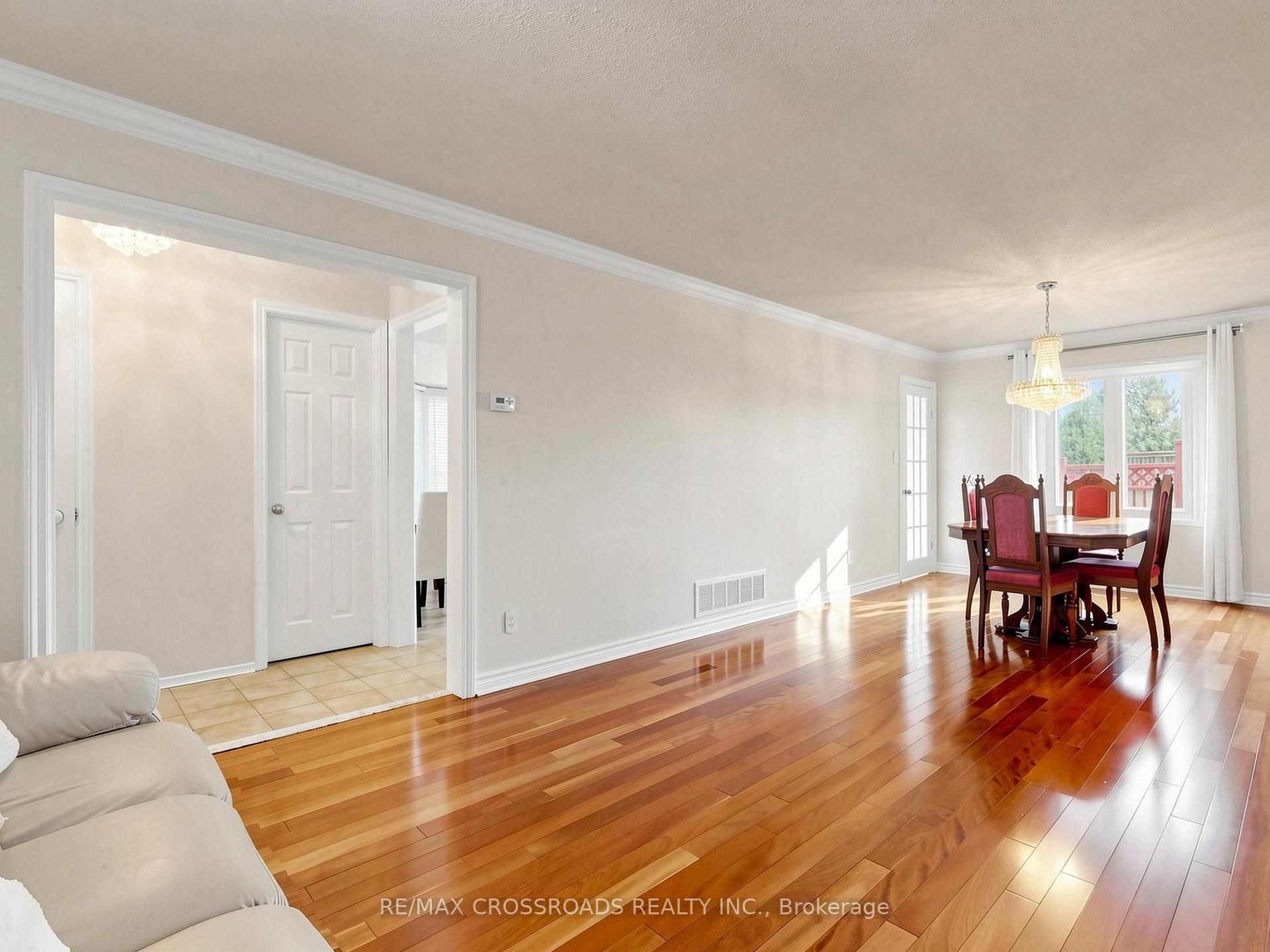 Photo 4 of 108 Anthony Lane, Vaughan, Glen Shields — HOMEH