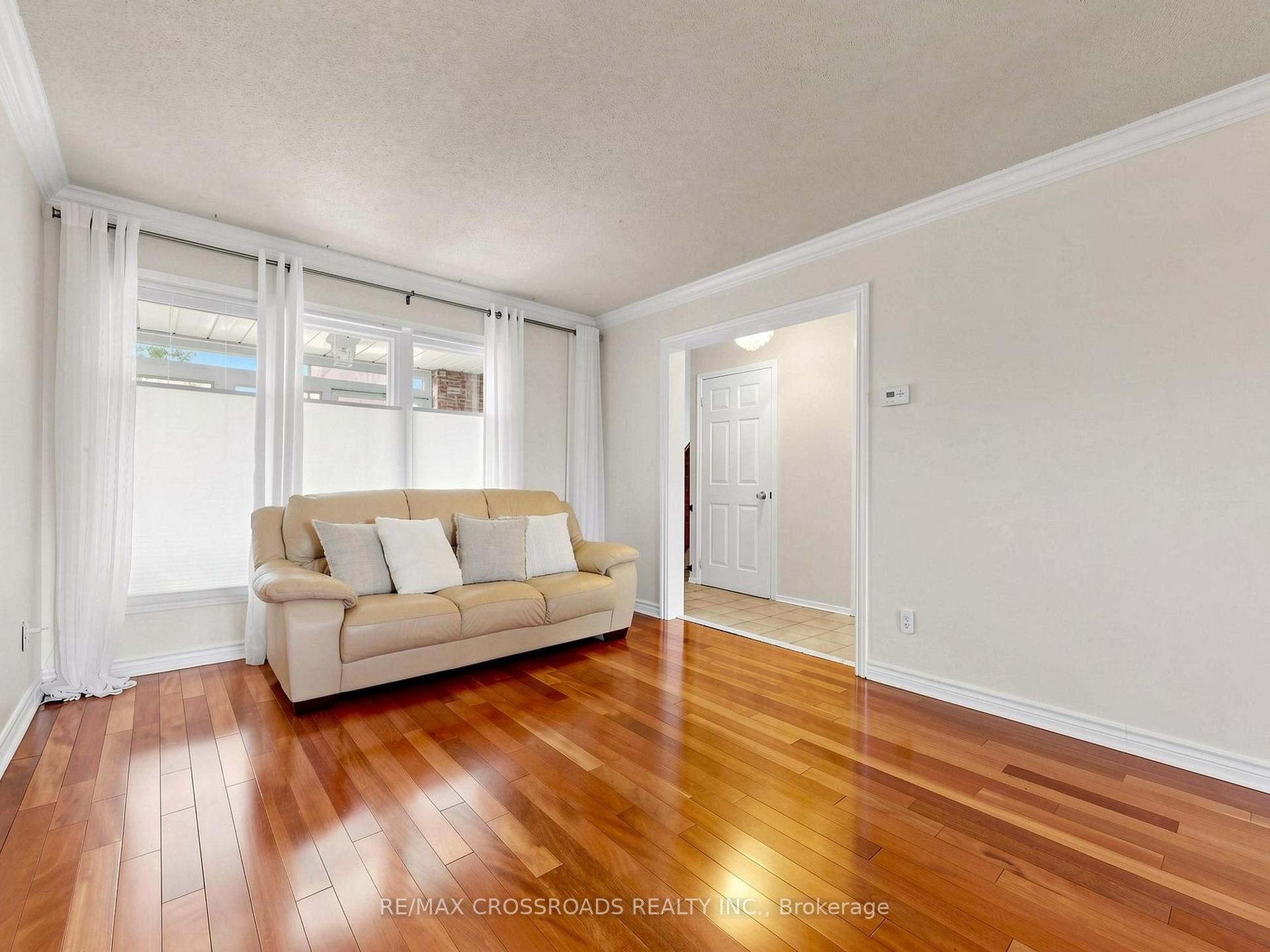 Photo 3 of 108 Anthony Lane, Vaughan, Glen Shields — HOMEH