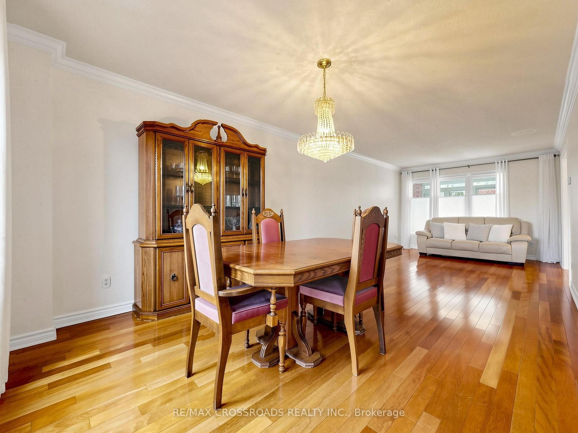 Photo 6 of 108 Anthony Lane, Vaughan, Glen Shields — HOMEH