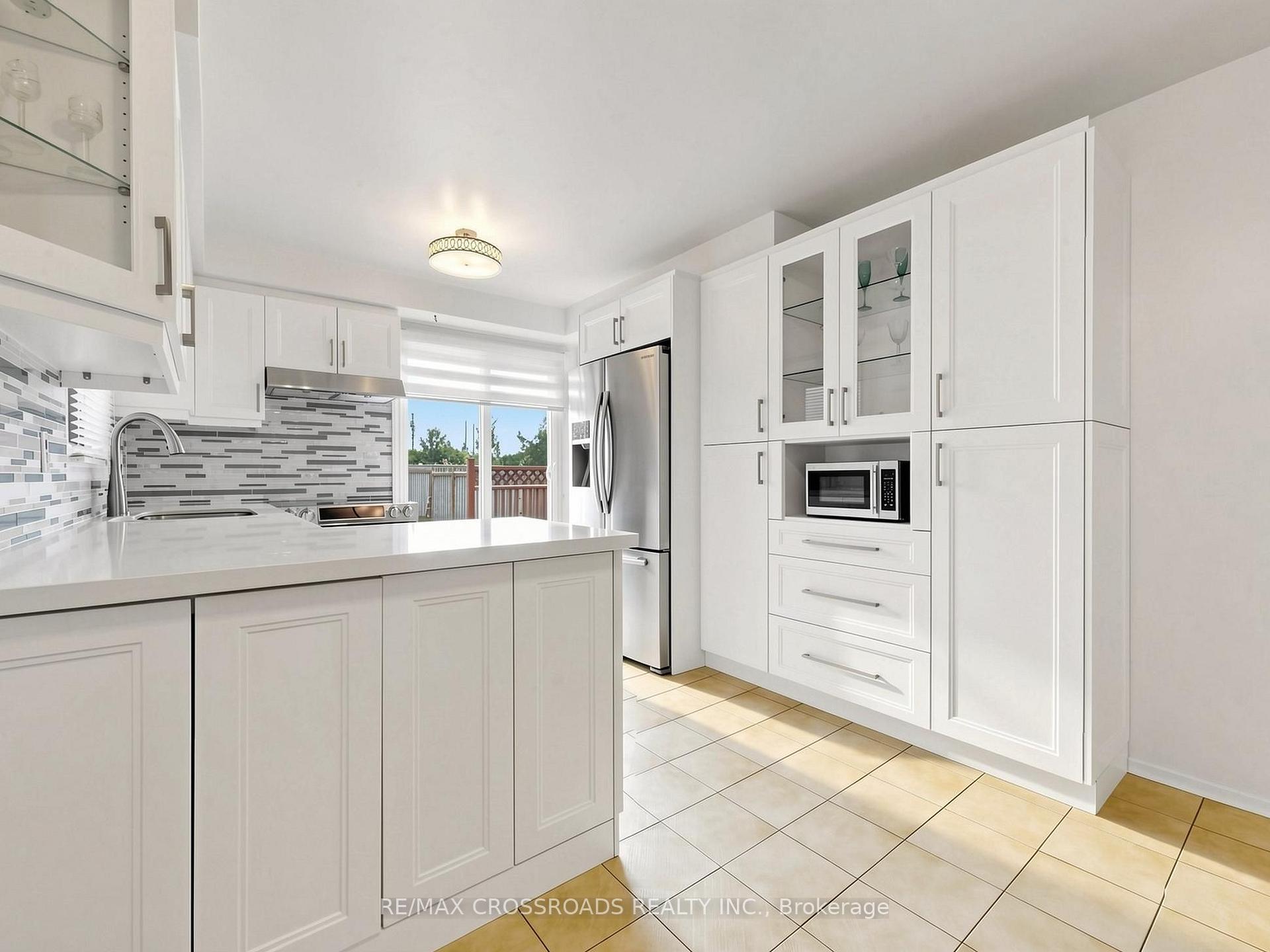 Photo 8 of 108 Anthony Lane, Vaughan, Glen Shields — HOMEH