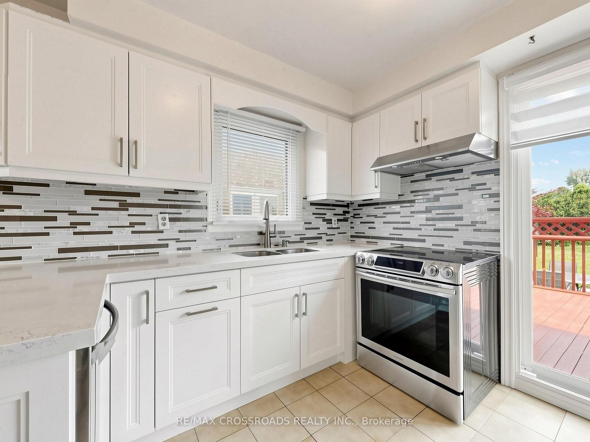 Photo 9 of 108 Anthony Lane, Vaughan, Glen Shields — HOMEH