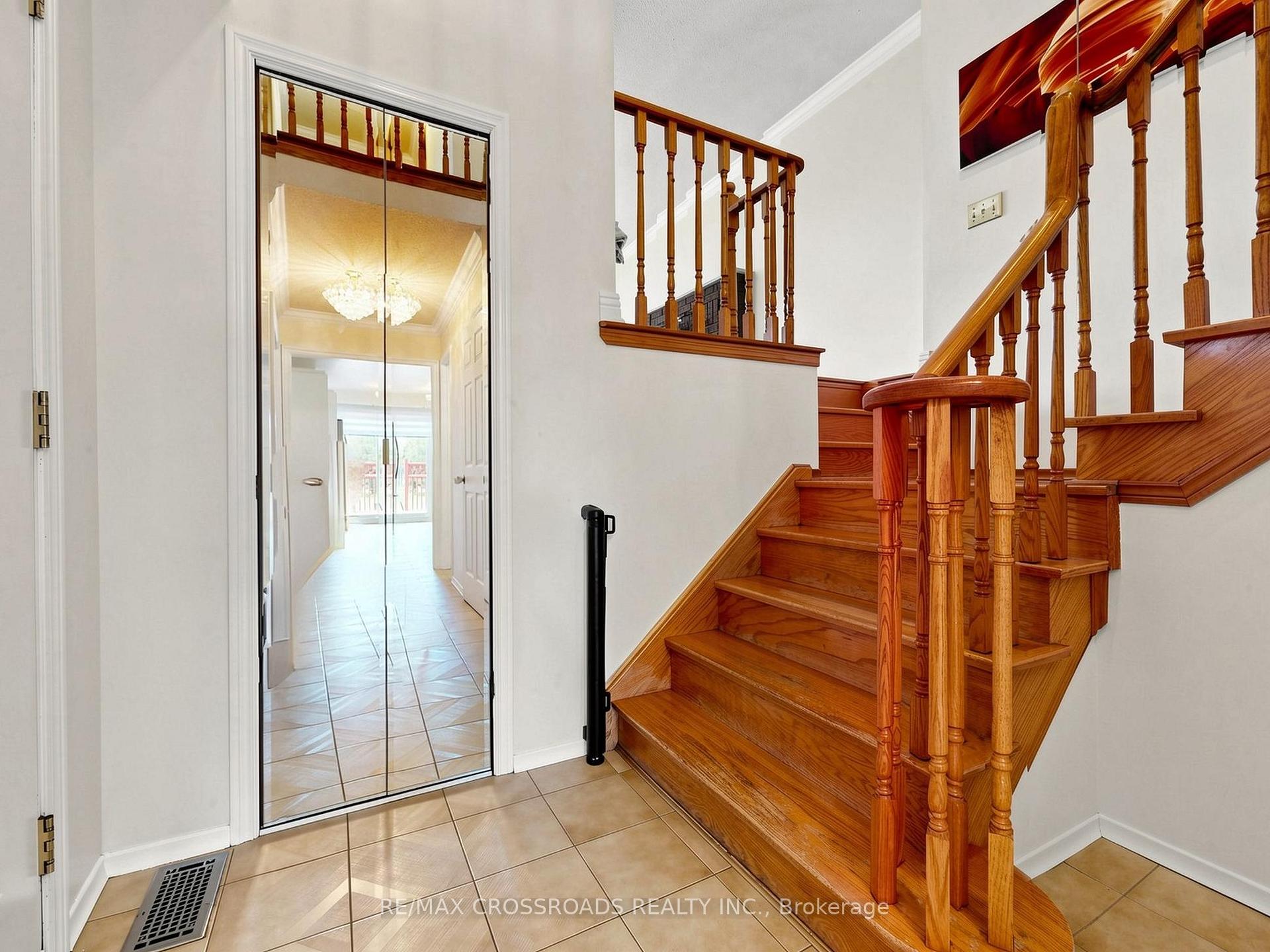 Photo 15 of 108 Anthony Lane, Vaughan, Glen Shields — HOMEH
