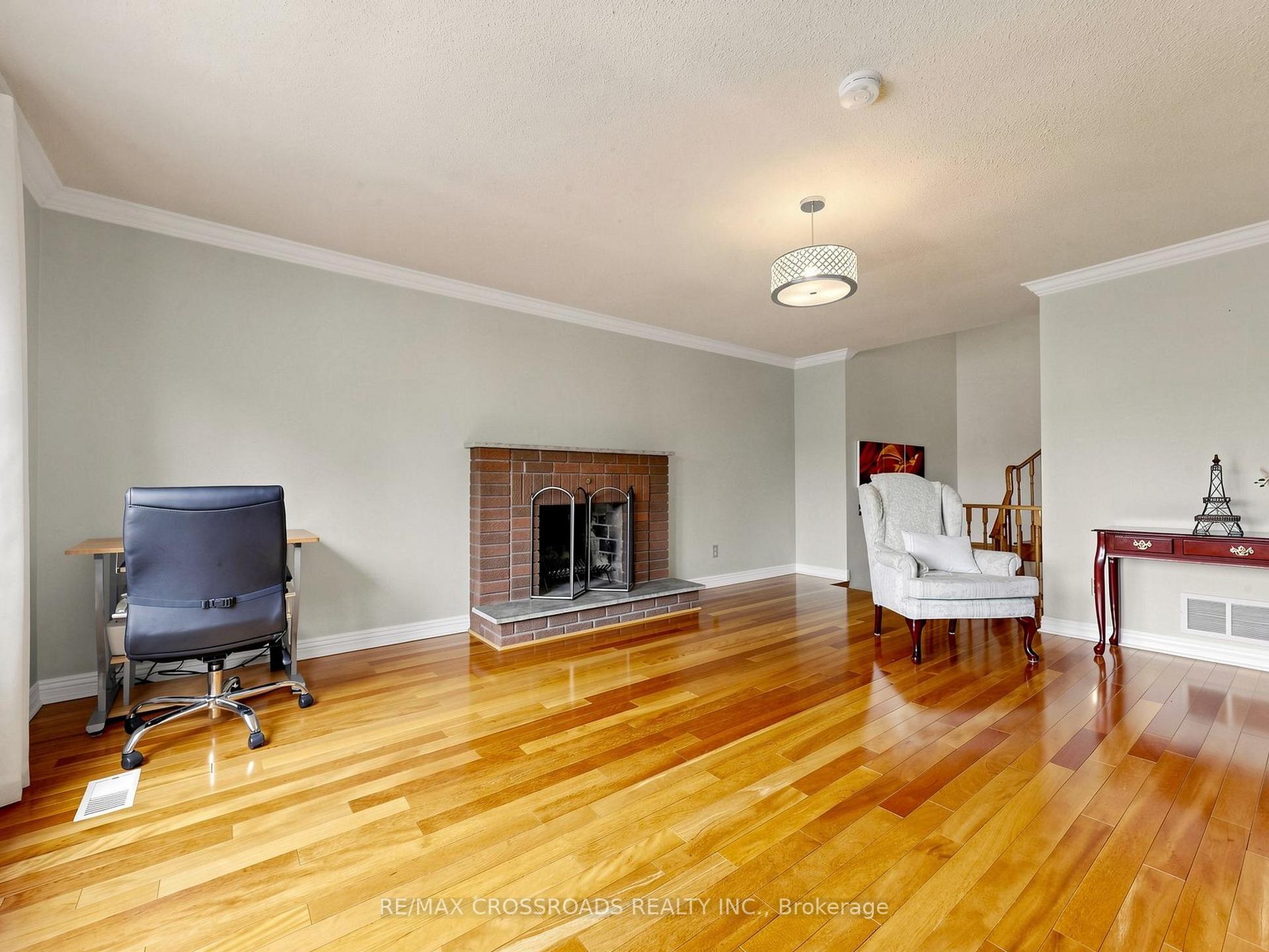 Photo 17 of 108 Anthony Lane, Vaughan, Glen Shields — HOMEH