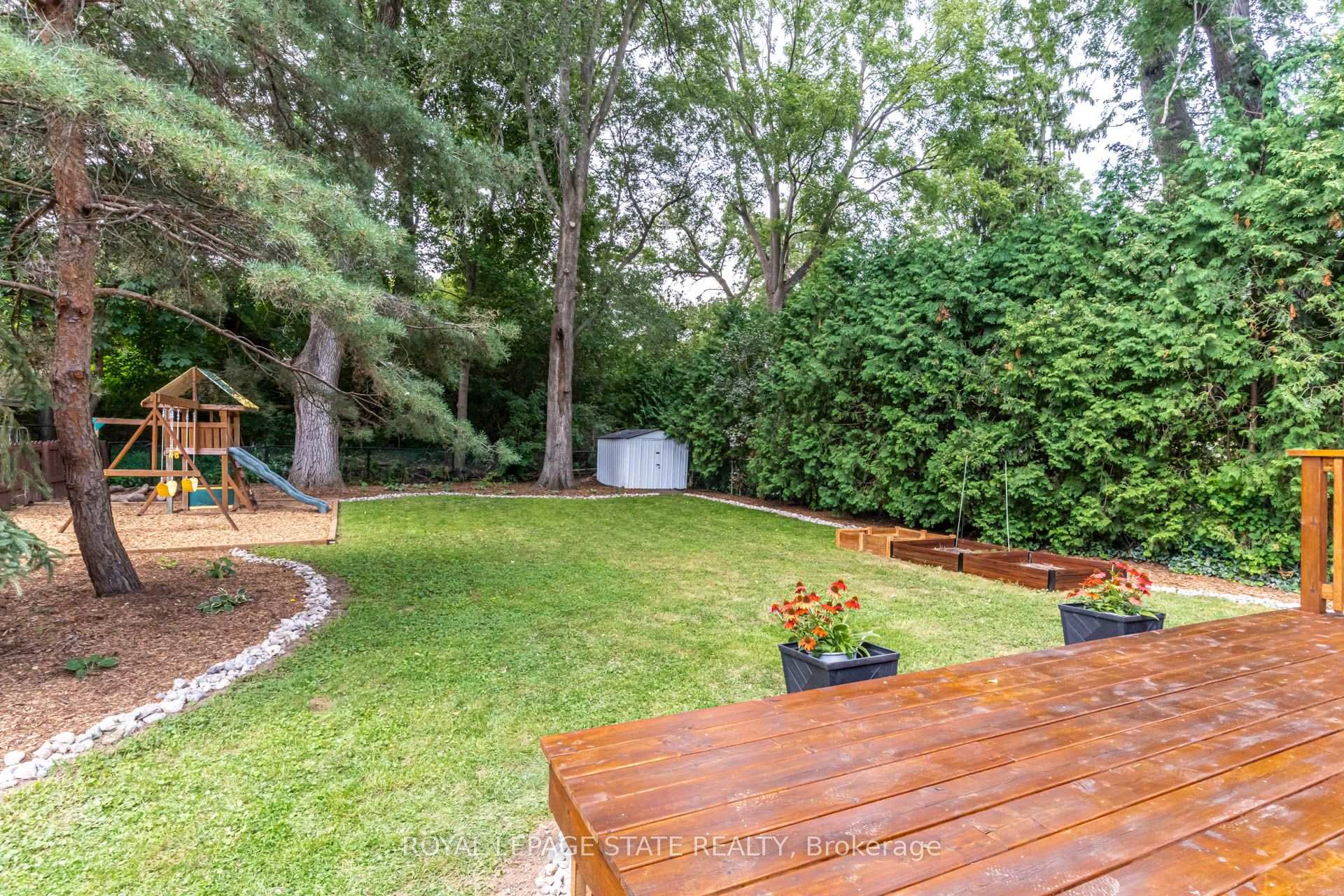 Photo 2 of 28 Helen Street, Hamilton, Dundas — HOMEH