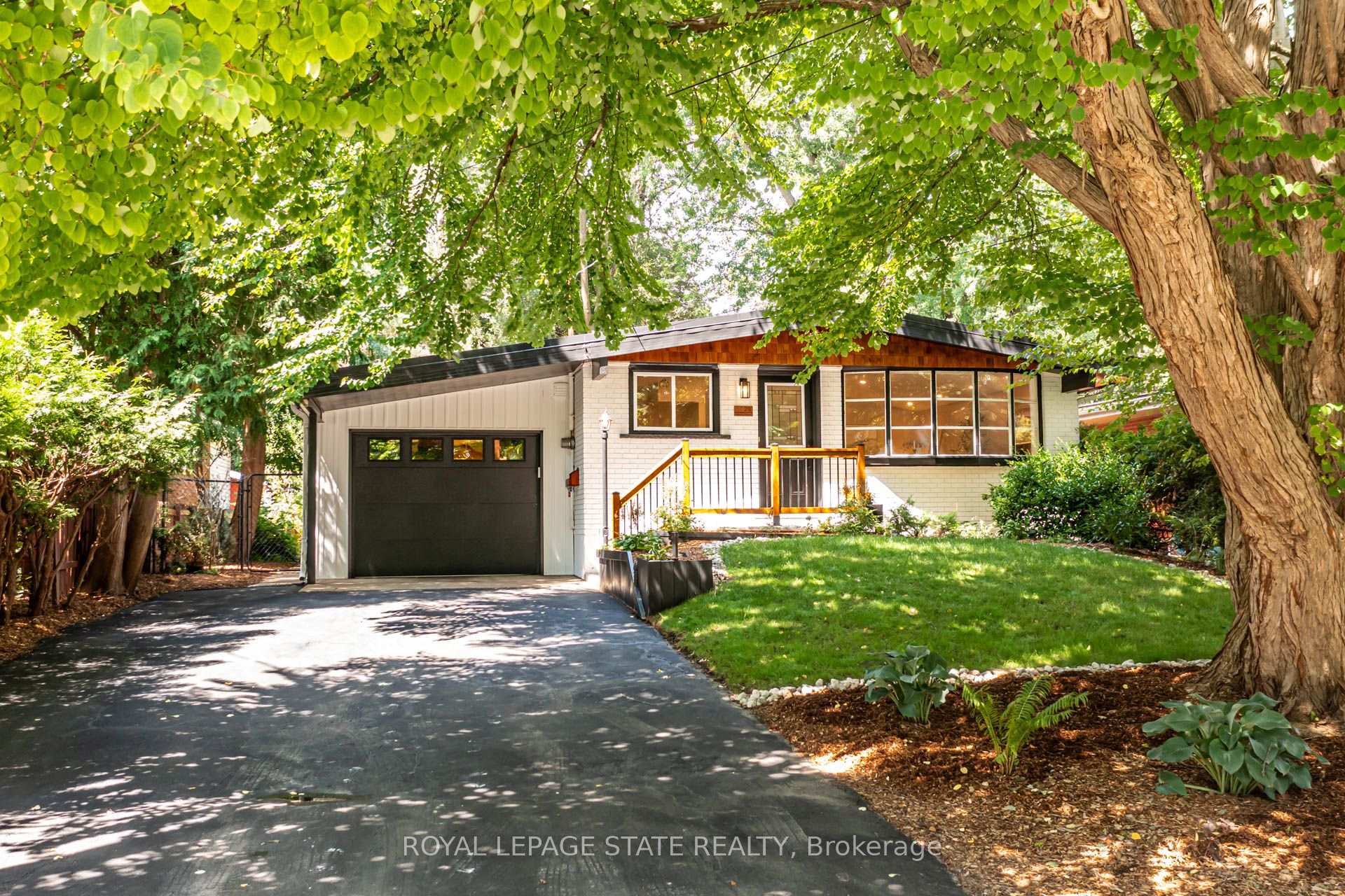 Photo 4 of 28 Helen Street, Hamilton, Dundas — HOMEH