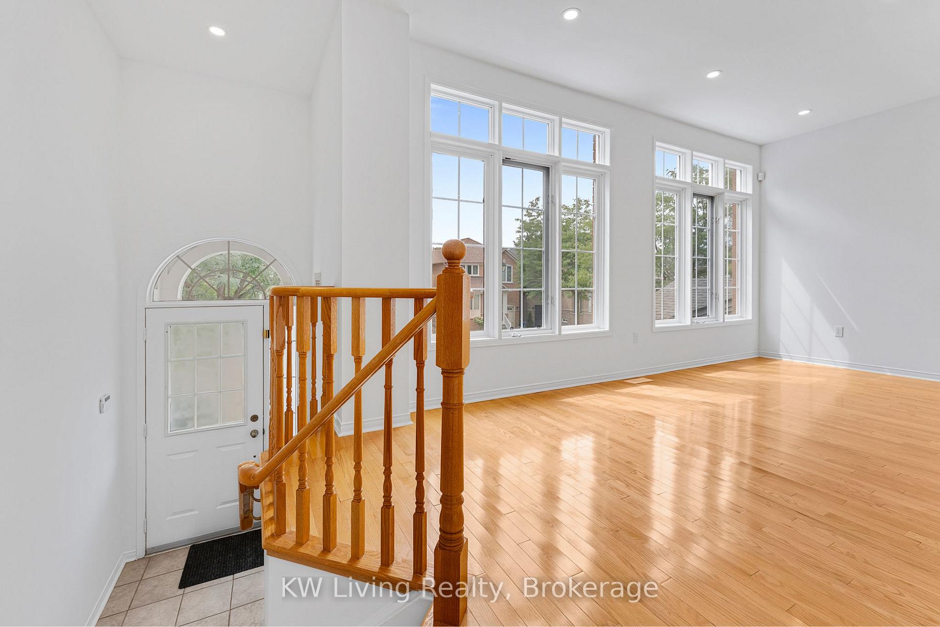 Photo 8 of 69 Crawford Street, Markham, Berczy — HOMEH