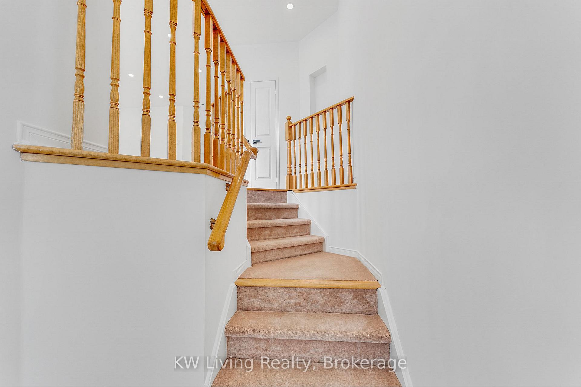 Photo 9 of 69 Crawford Street, Markham, Berczy — HOMEH