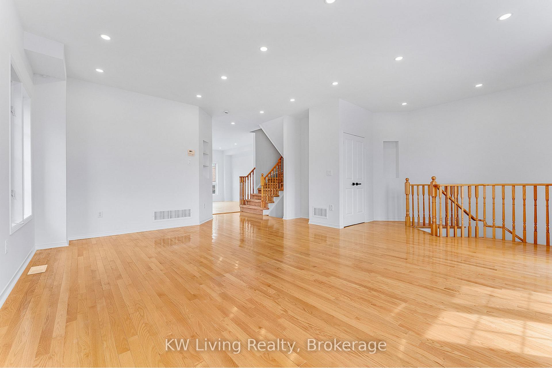 Photo 11 of 69 Crawford Street, Markham, Berczy — HOMEH