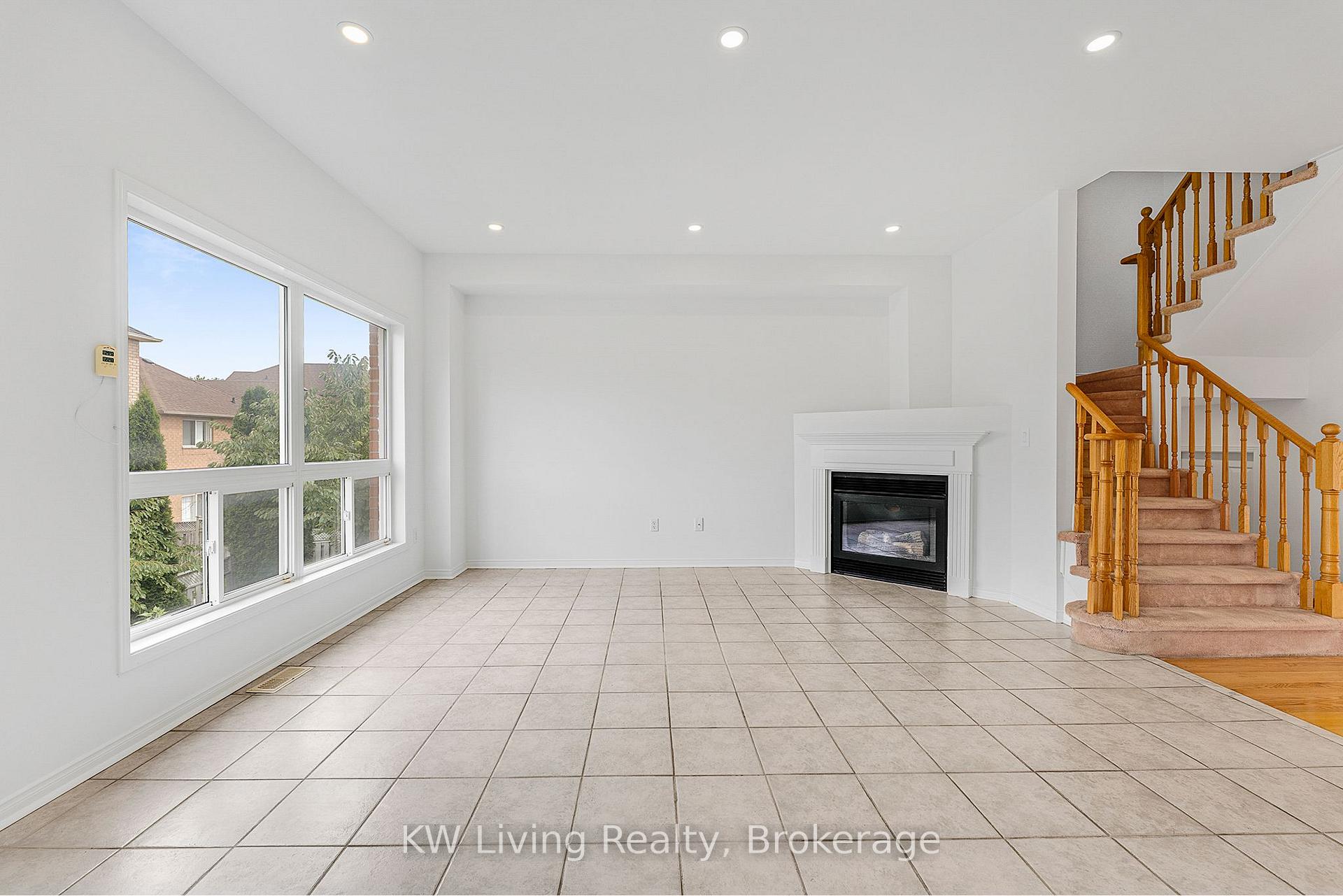 Photo 14 of 69 Crawford Street, Markham, Berczy — HOMEH