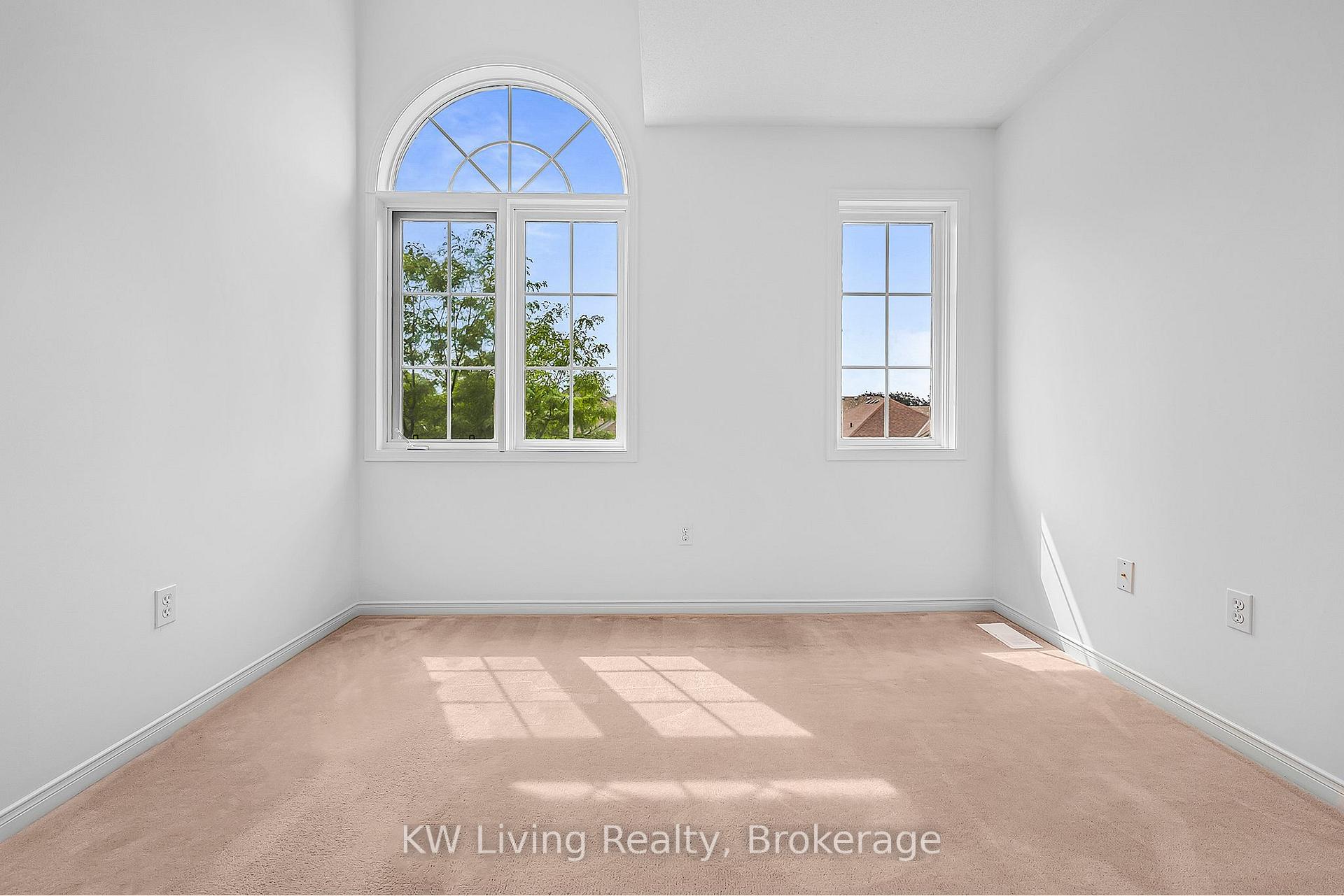 Photo 38 of 69 Crawford Street, Markham, Berczy — HOMEH