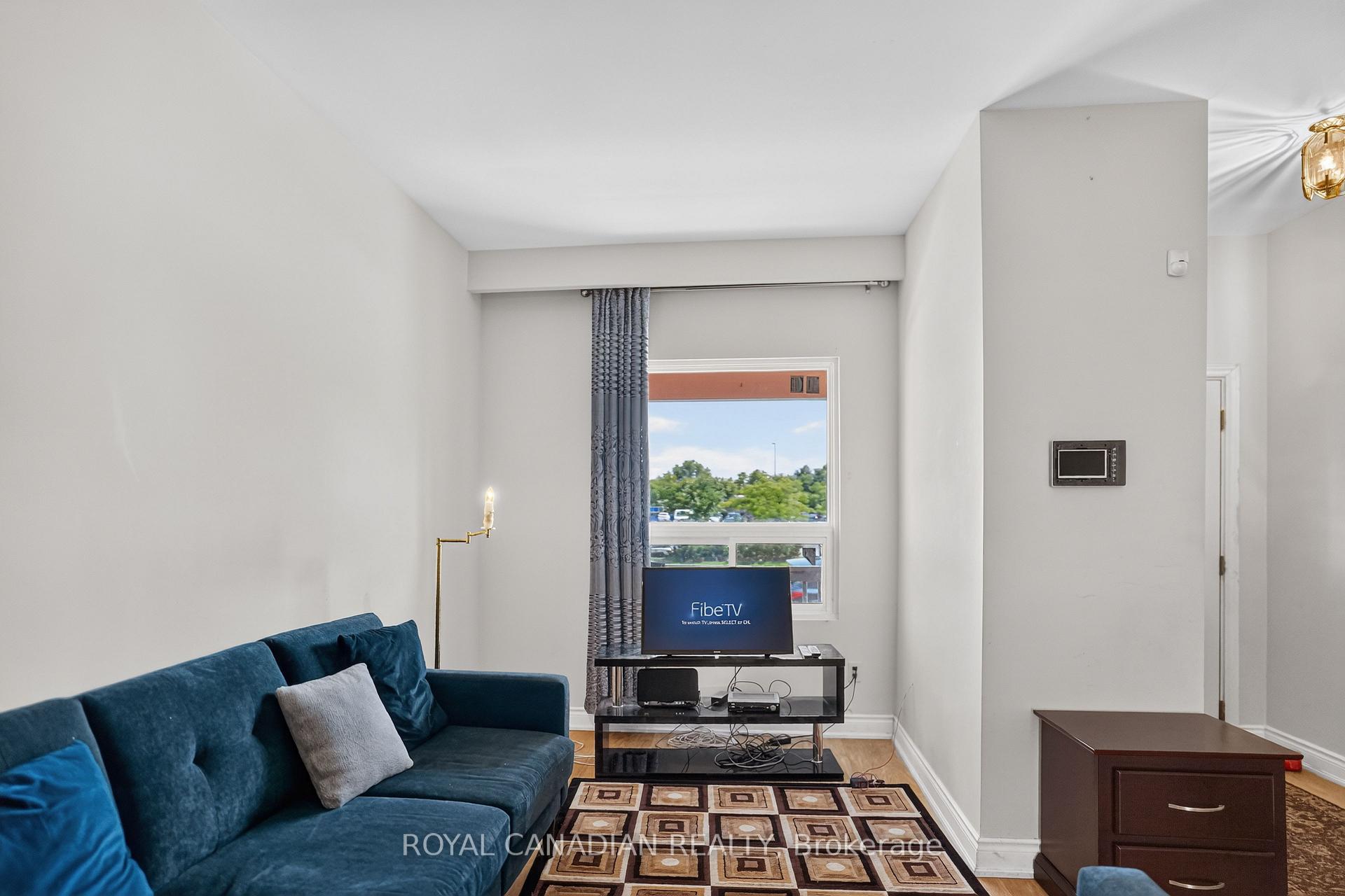 Photo 12 of 2538 St Clair Avenue W, Toronto, Rockcliffe-Smythe — HOMEH