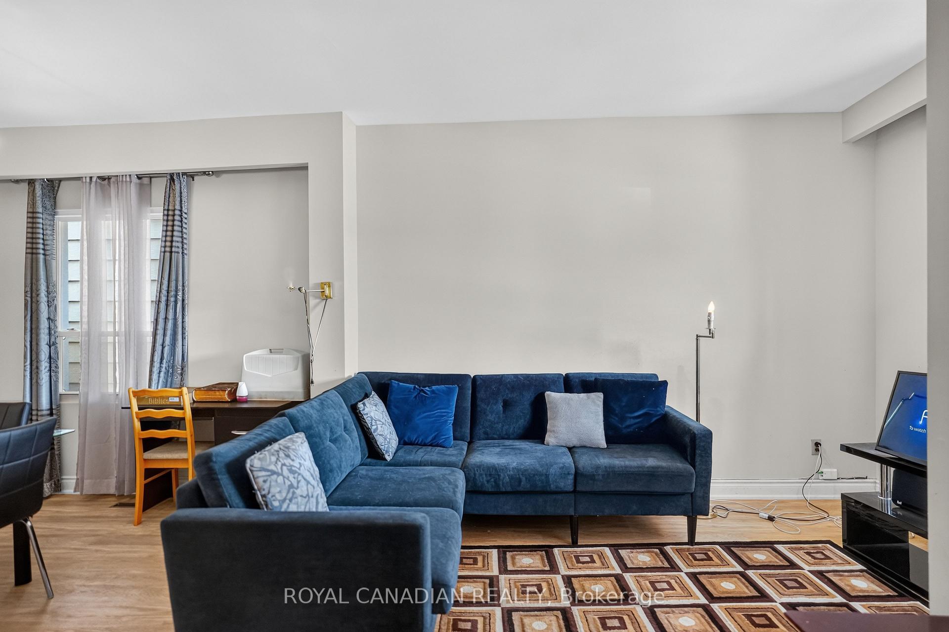 Photo 20 of 2538 St Clair Avenue W, Toronto, Rockcliffe-Smythe — HOMEH