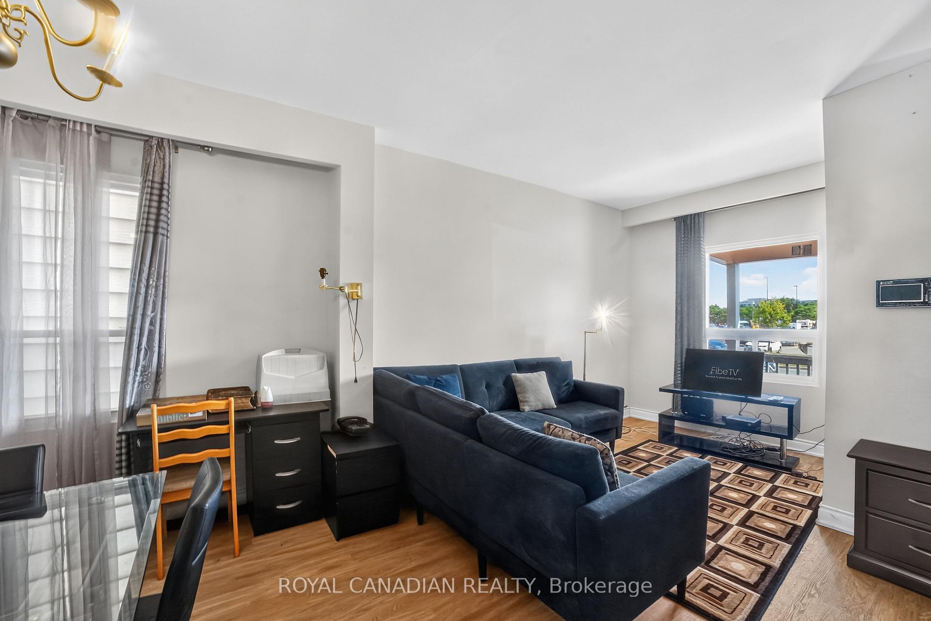 Photo 21 of 2538 St Clair Avenue W, Toronto, Rockcliffe-Smythe — HOMEH
