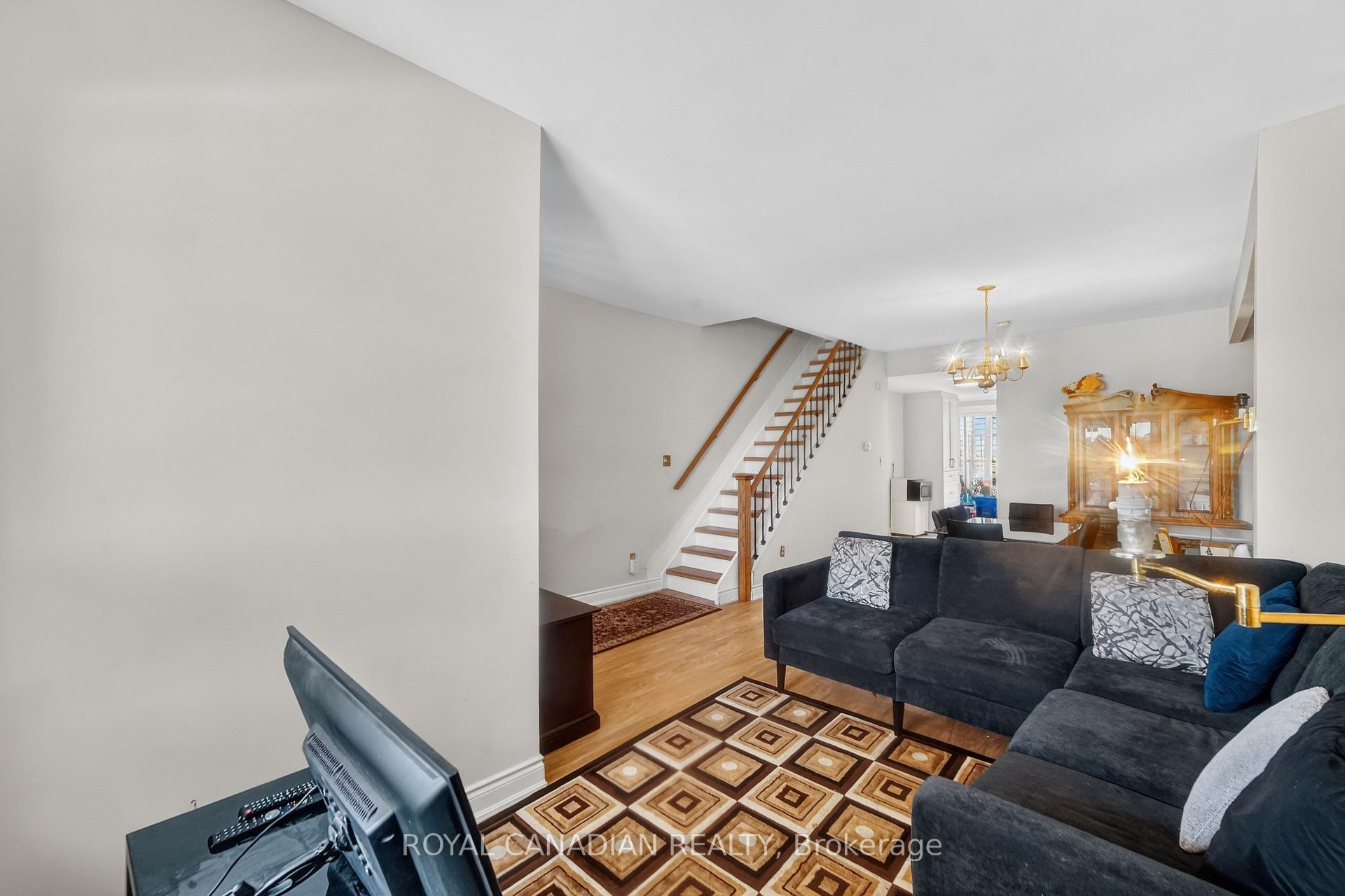 Photo 22 of 2538 St Clair Avenue W, Toronto, Rockcliffe-Smythe — HOMEH