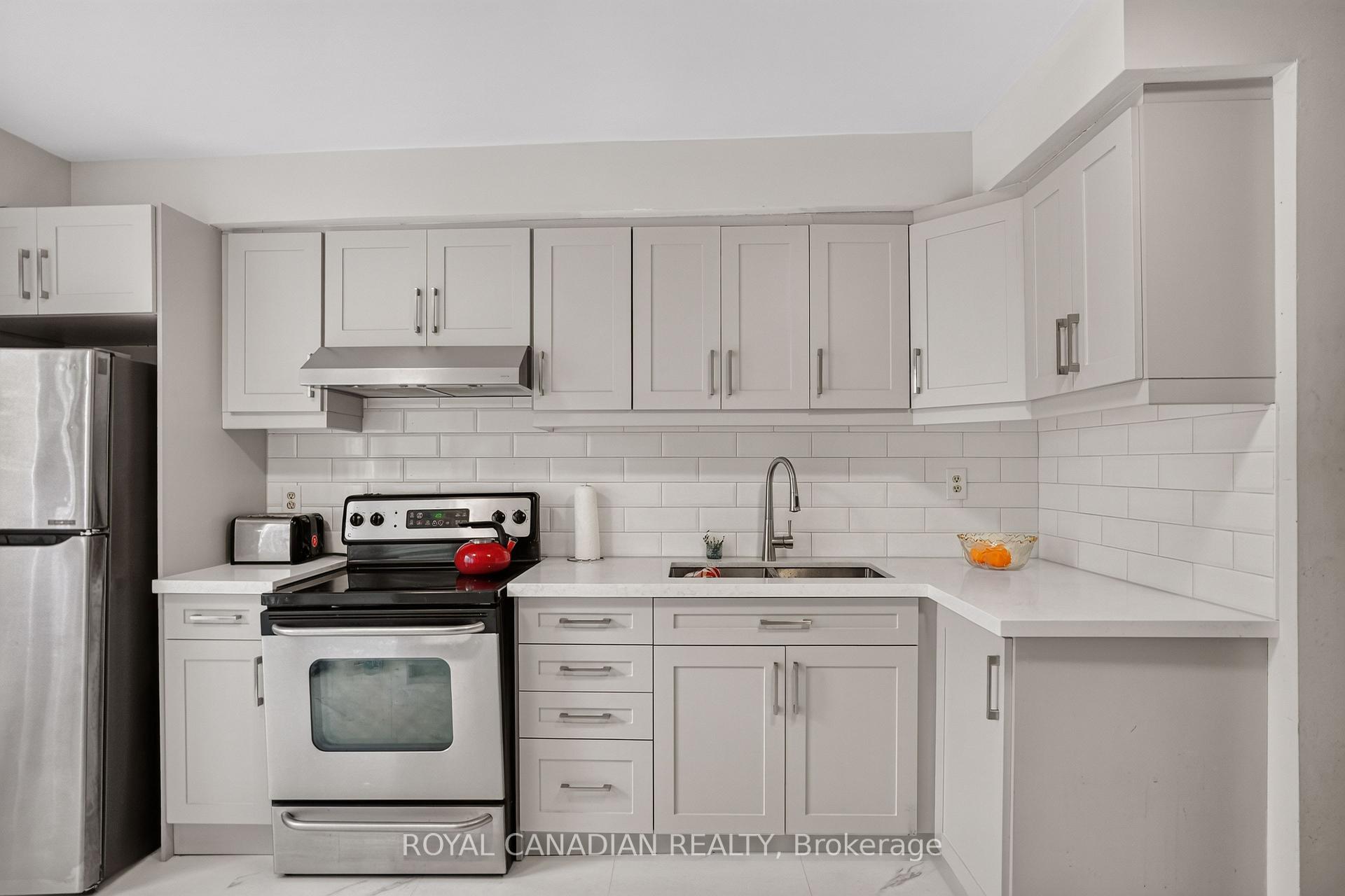 Photo 31 of 2538 St Clair Avenue W, Toronto, Rockcliffe-Smythe — HOMEH