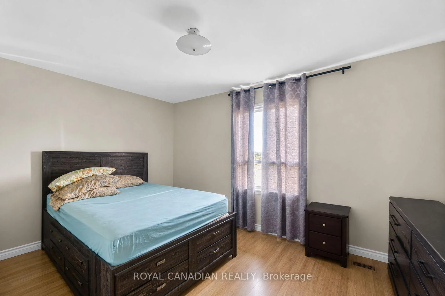 Photo 2 of 2538 St Clair Avenue W, Toronto, Rockcliffe-Smythe — HOMEH
