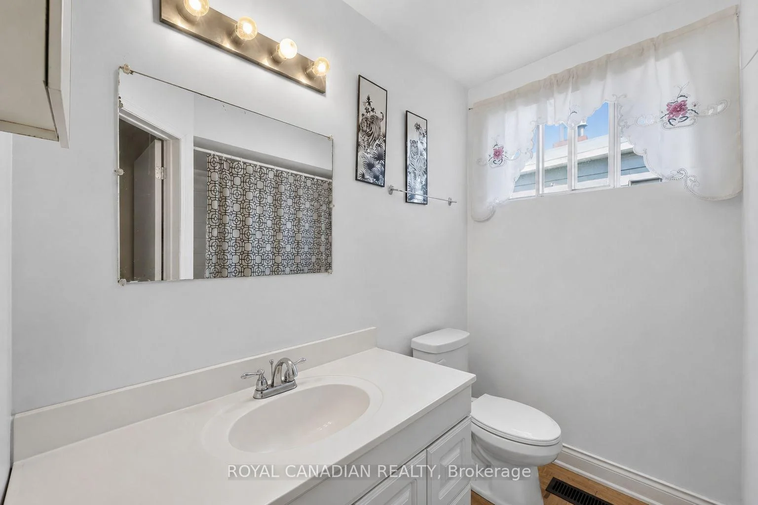 Photo 11 of 2538 St Clair Avenue W, Toronto, Rockcliffe-Smythe — HOMEH