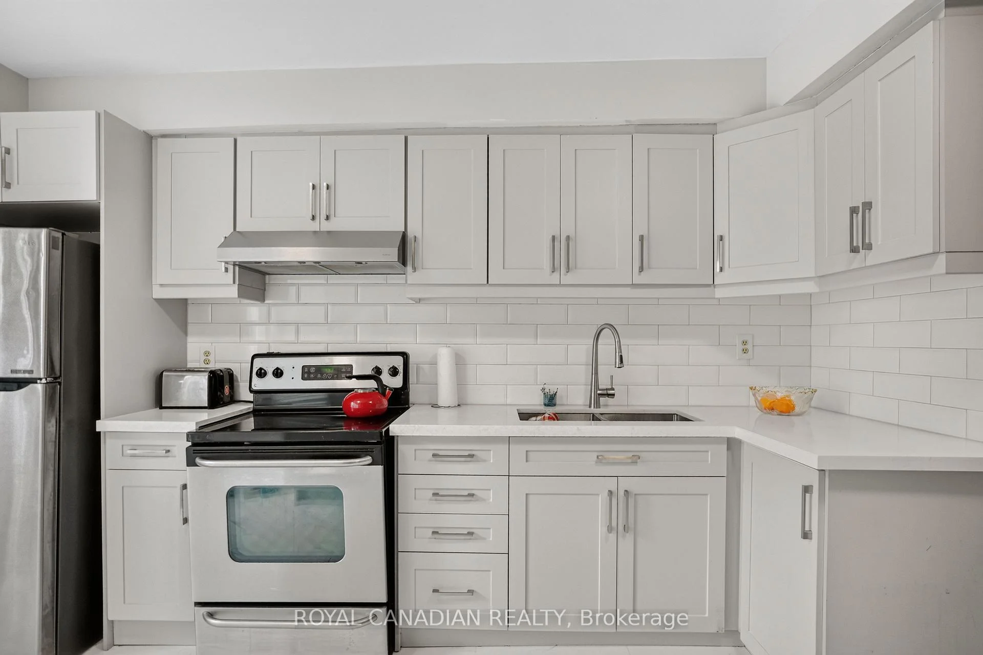 Photo 32 of 2538 St Clair Avenue W, Toronto, Rockcliffe-Smythe — HOMEH
