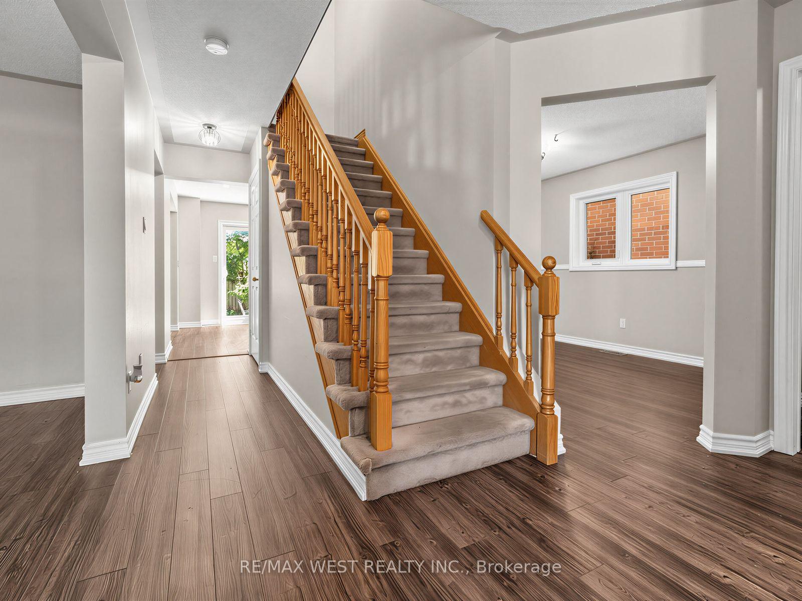 Photo 6 of 112 Jordan Drive, Orangeville — HOMEH