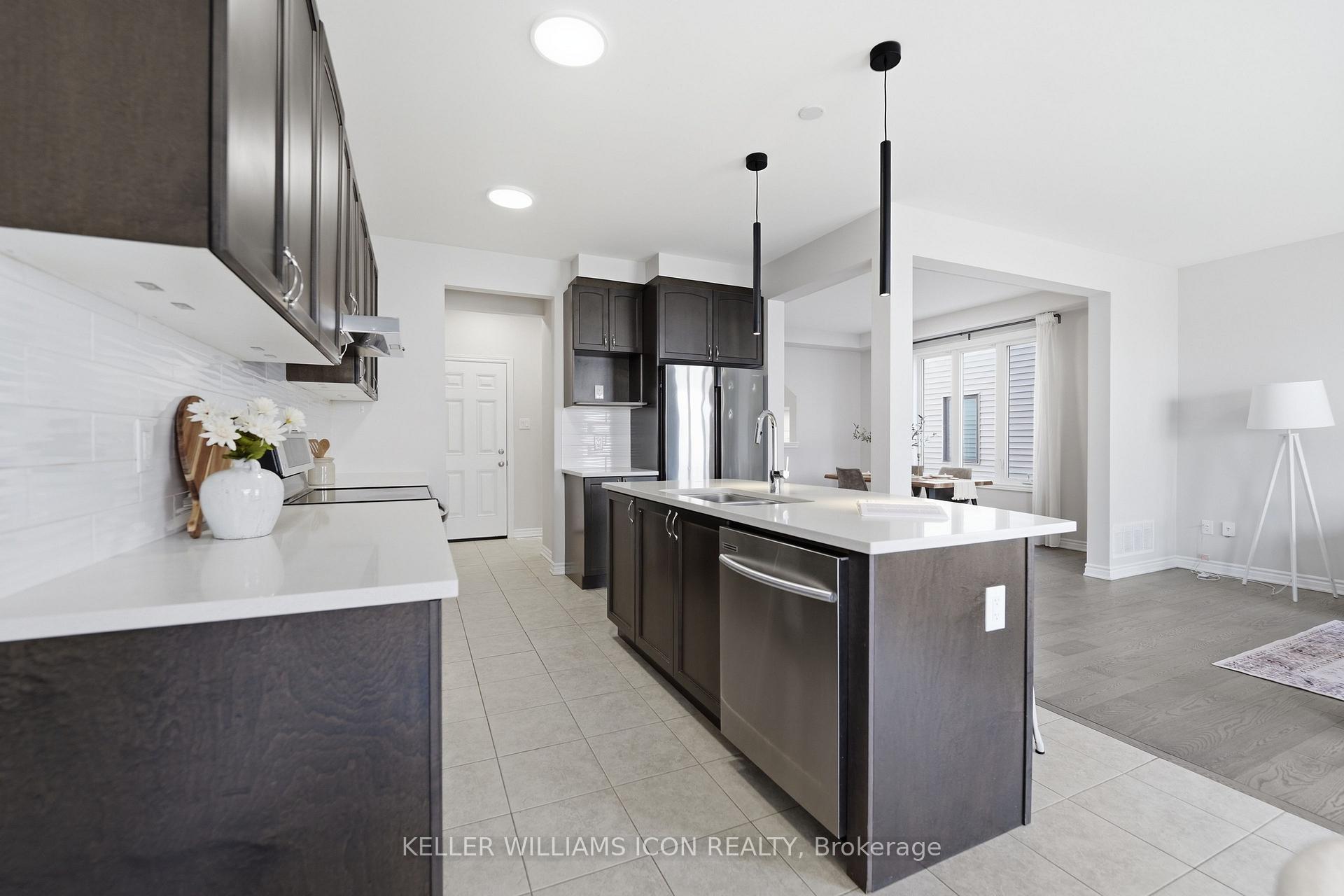 Photo 14 of 404 Aphelion Crescent, Ottawa, Barrhaven - Half Moon Bay — HOMEH