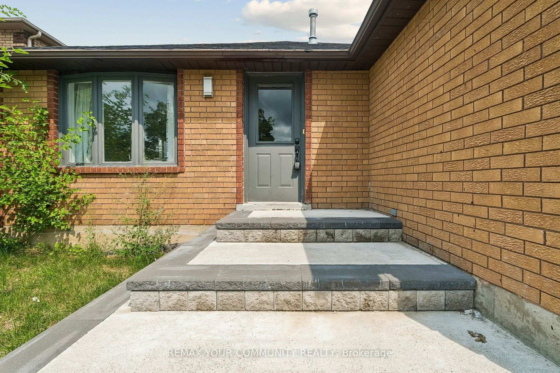 Photo 2 of Unit Main Floor, 84 Irwin Drive, Barrie, Northwest — HOMEH