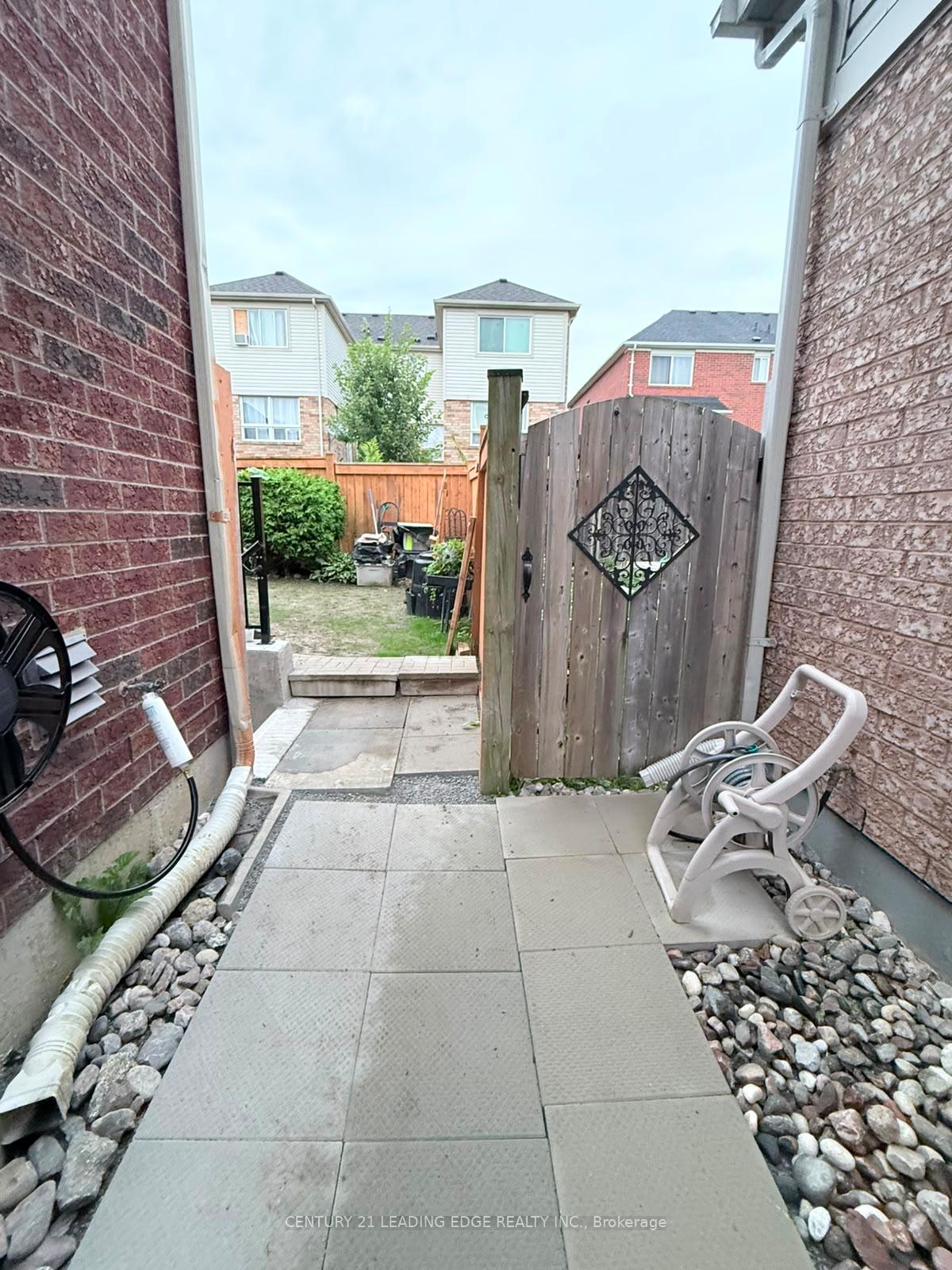 Photo 2 of 1373 Clearbrook Drive, Oshawa, Taunton — HOMEH