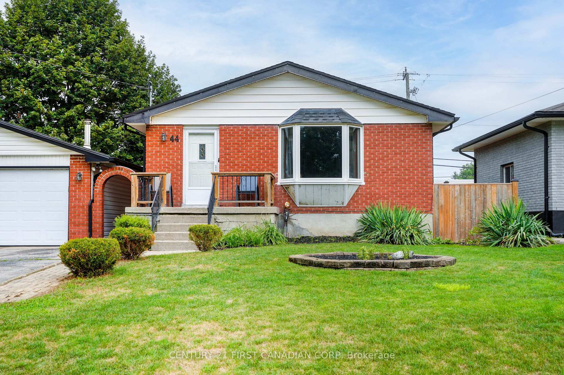 Photo 2 of 44 Dale Drive, Thames Centre, Dorchester — HOMEH