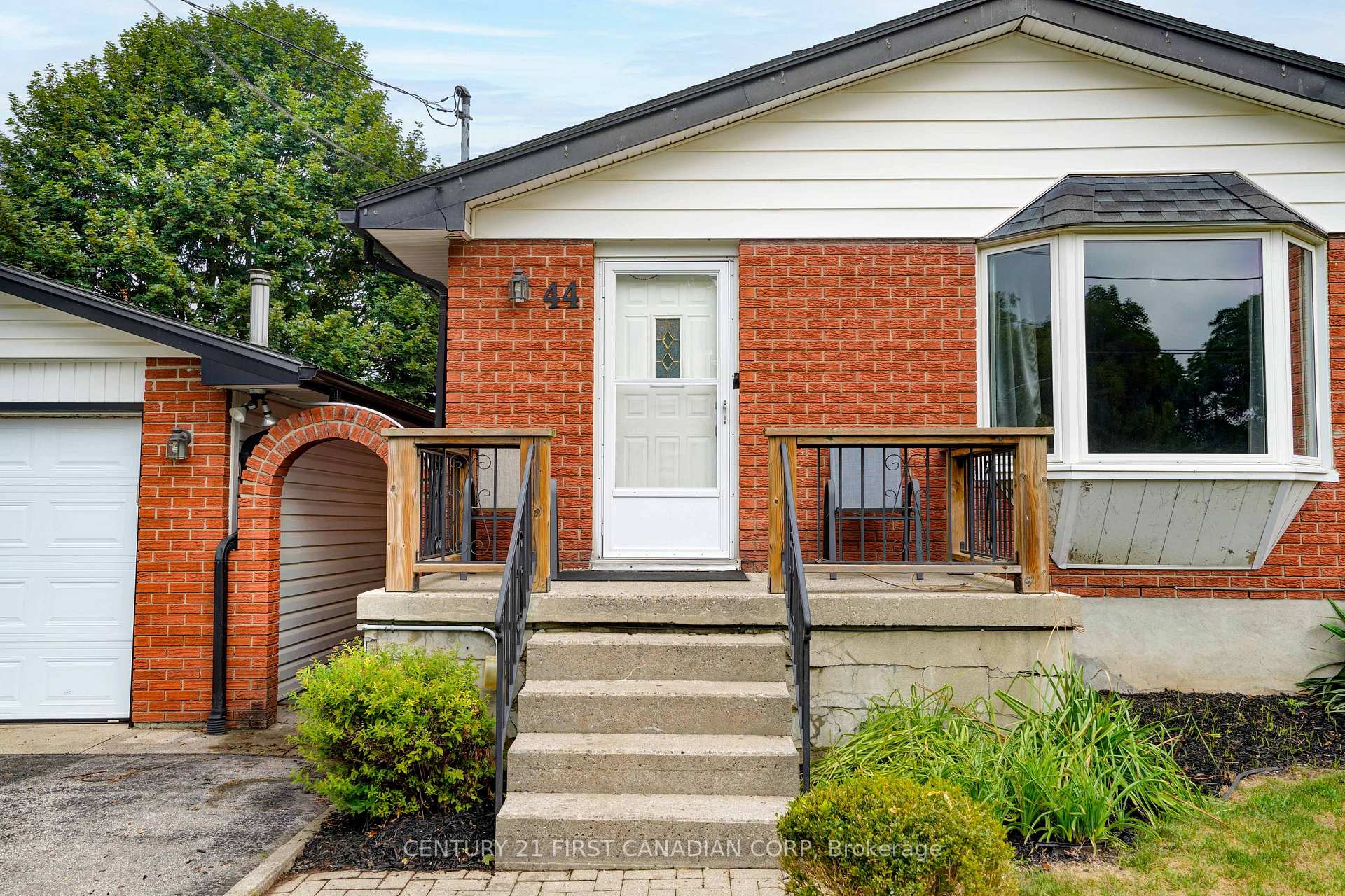 Photo 3 of 44 Dale Drive, Thames Centre, Dorchester — HOMEH