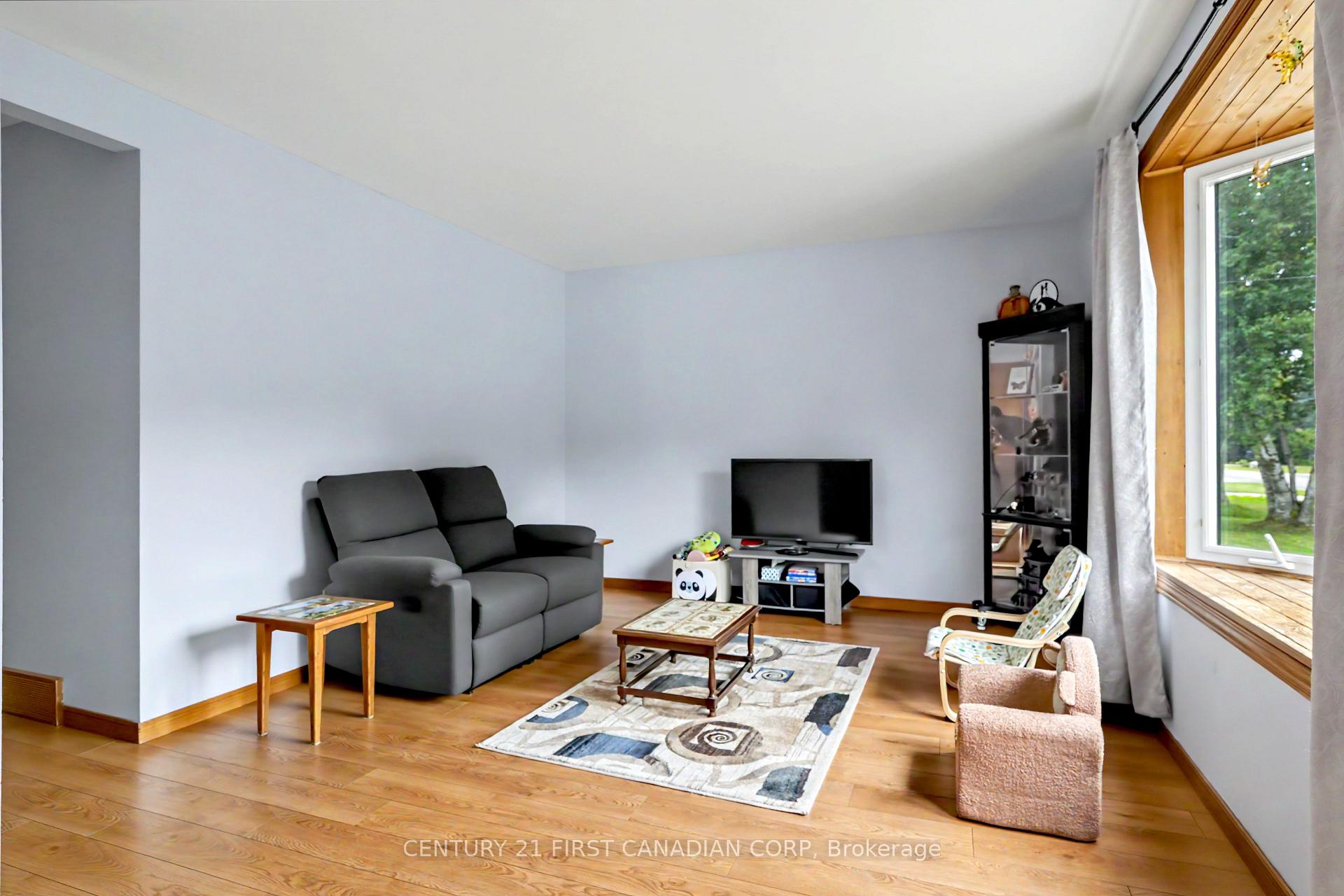 Photo 7 of 44 Dale Drive, Thames Centre, Dorchester — HOMEH