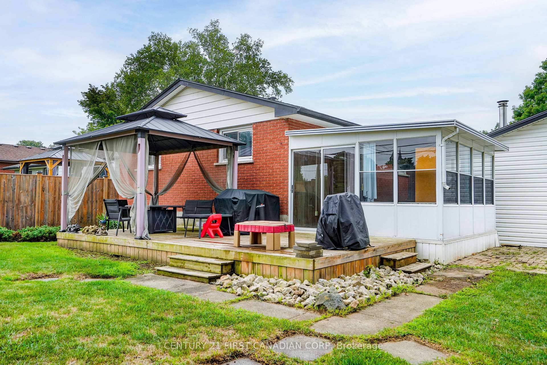 Photo 40 of 44 Dale Drive, Thames Centre, Dorchester — HOMEH