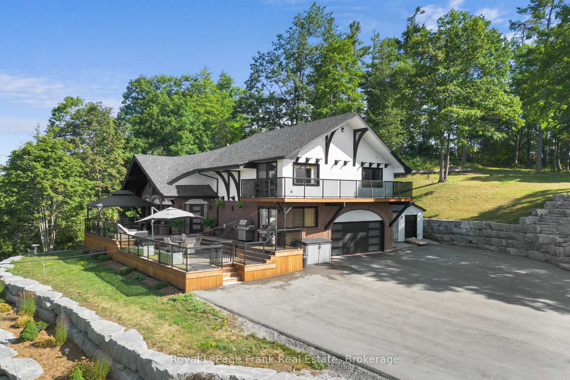 Photo 4 of 215 Francis Street, Kawartha Lakes, Fenelon Falls — HOMEH