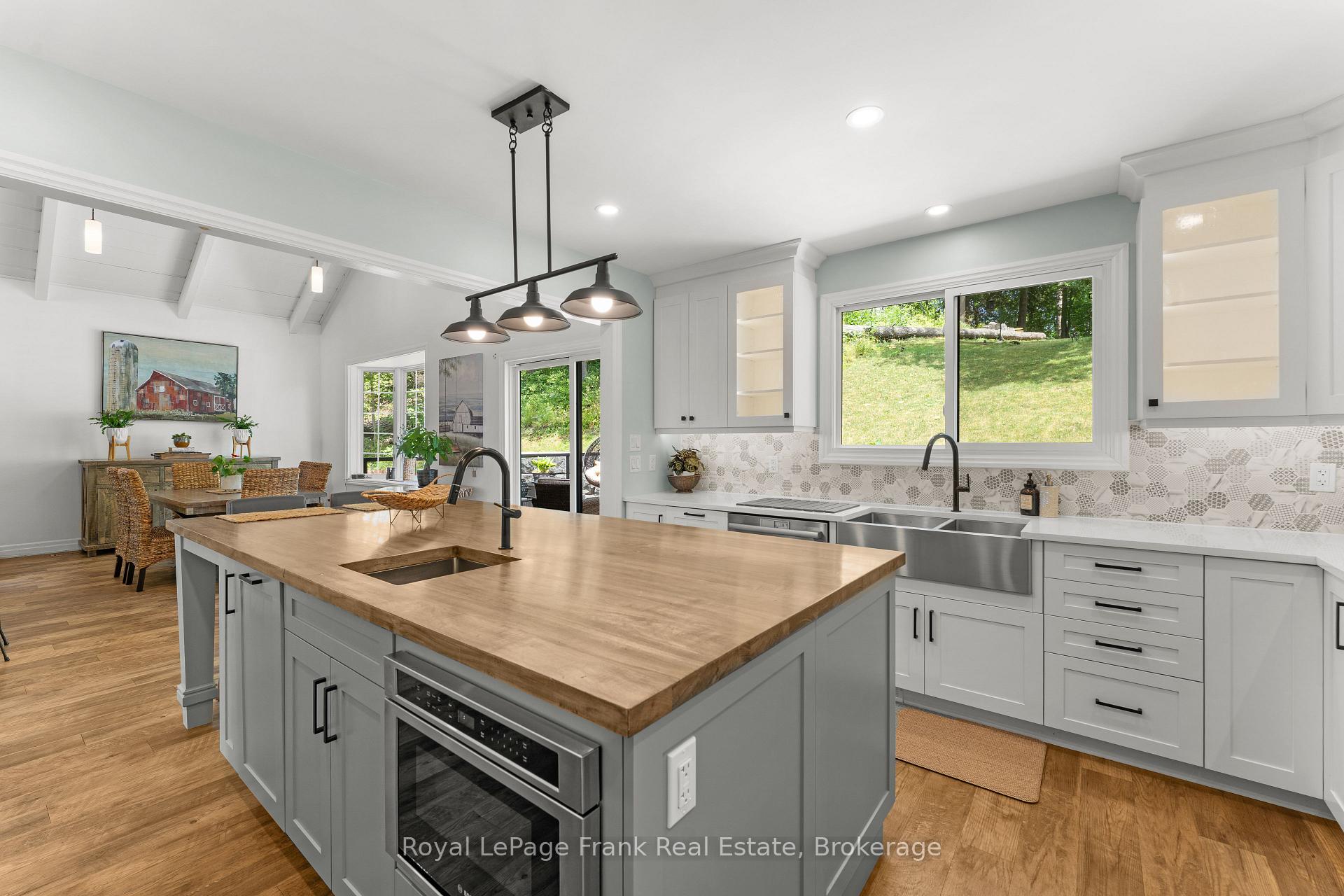Photo 12 of 215 Francis Street, Kawartha Lakes, Fenelon Falls — HOMEH