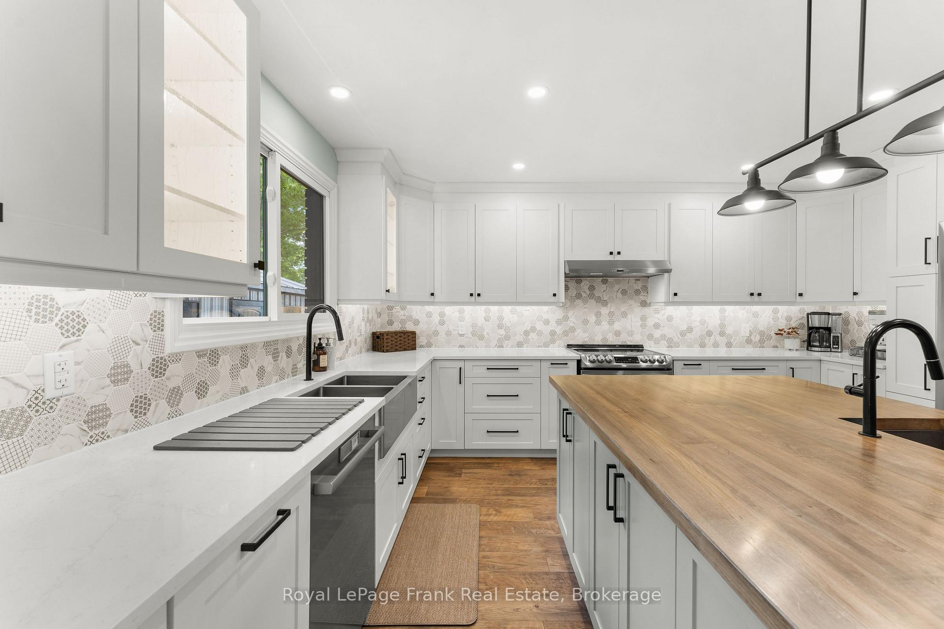 Photo 17 of 215 Francis Street, Kawartha Lakes, Fenelon Falls — HOMEH
