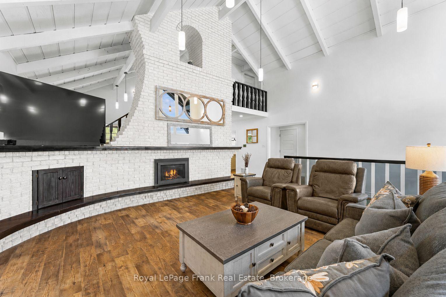 Photo 23 of 215 Francis Street, Kawartha Lakes, Fenelon Falls — HOMEH