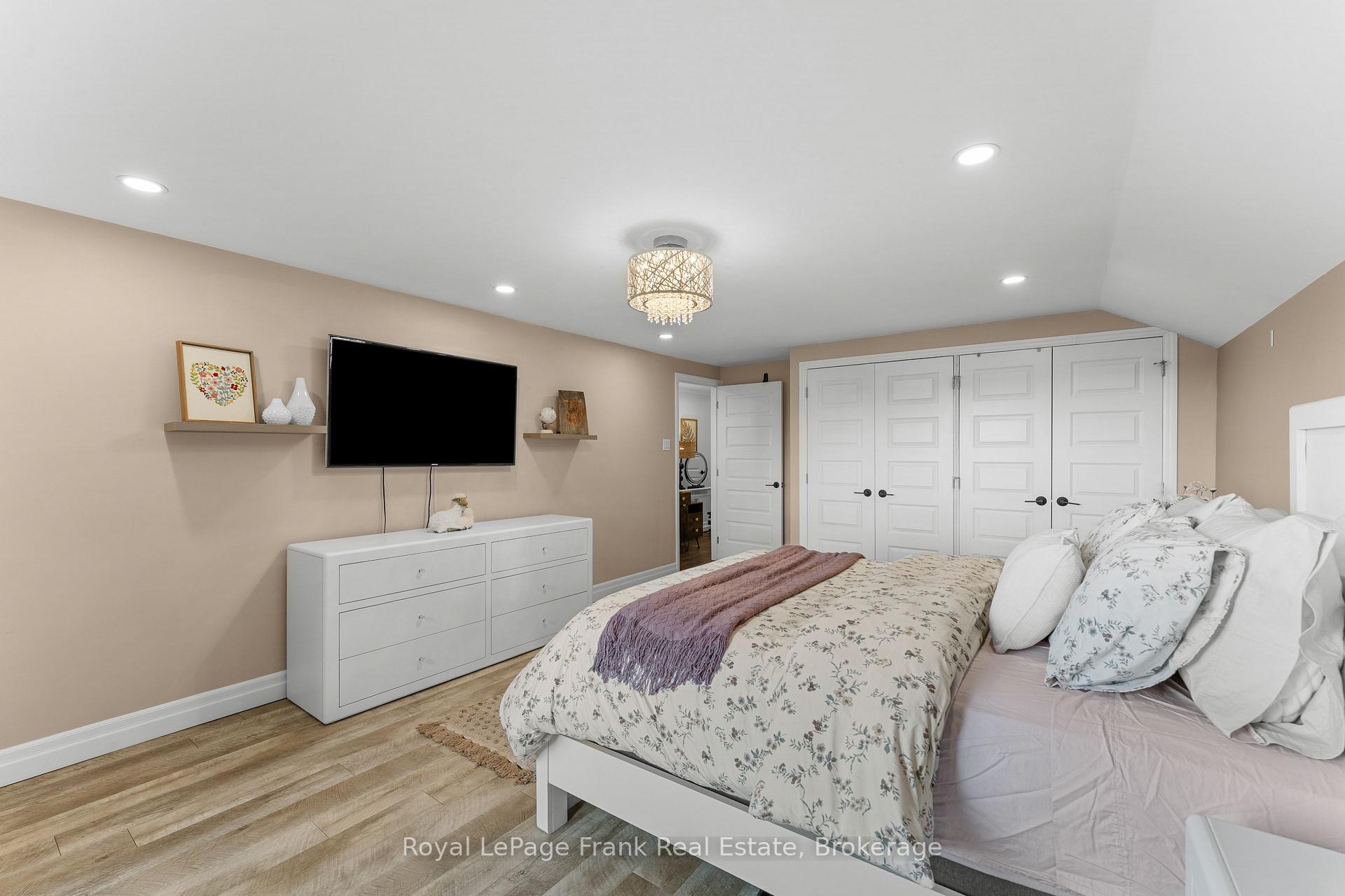 Photo 34 of 215 Francis Street, Kawartha Lakes, Fenelon Falls — HOMEH