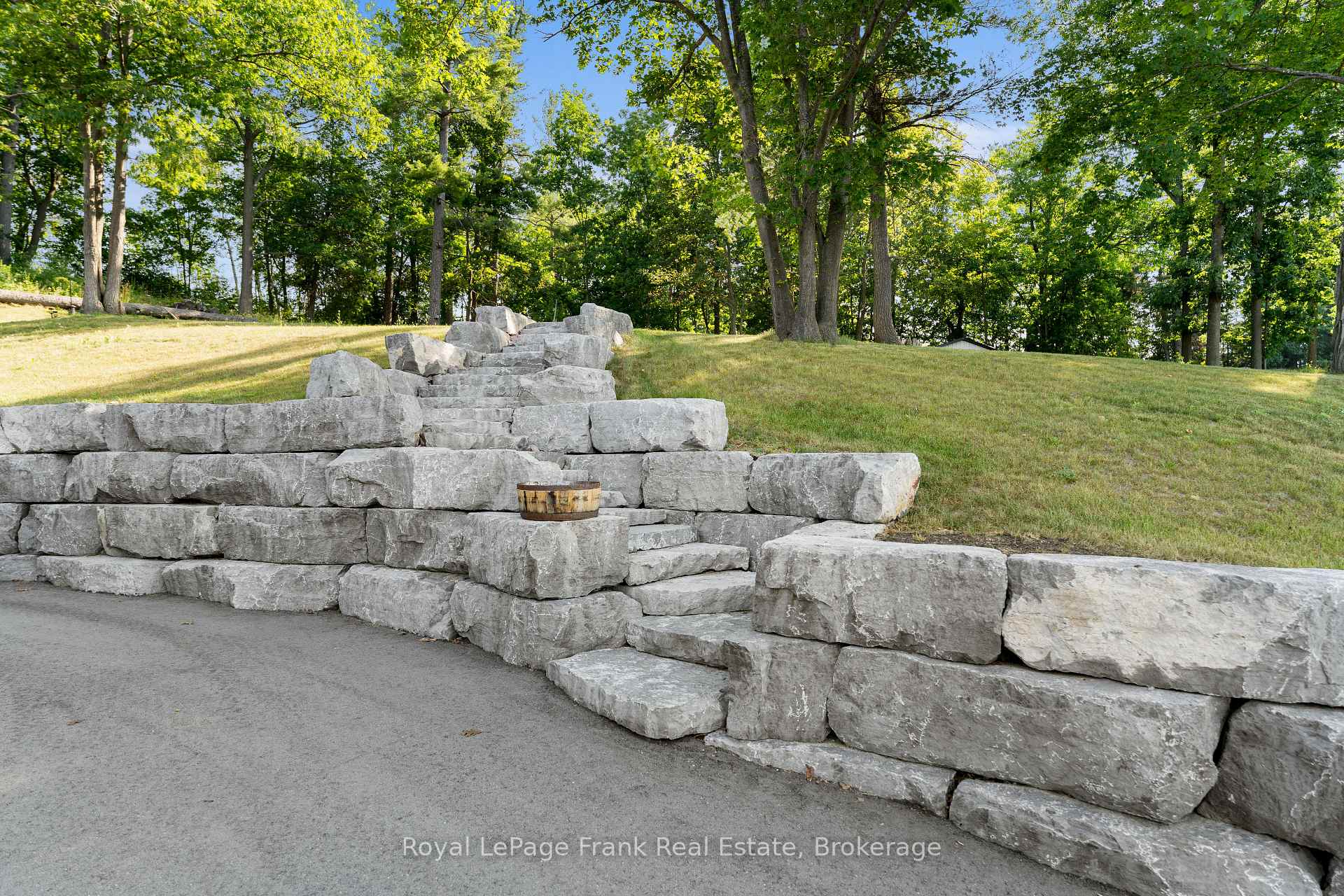 Photo 49 of 215 Francis Street, Kawartha Lakes, Fenelon Falls — HOMEH