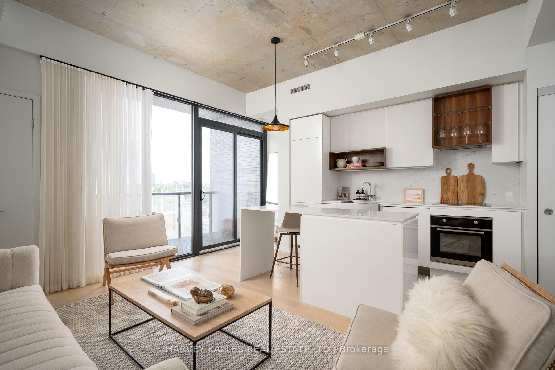 Front of Unit 809, 383 Sorauren Avenue