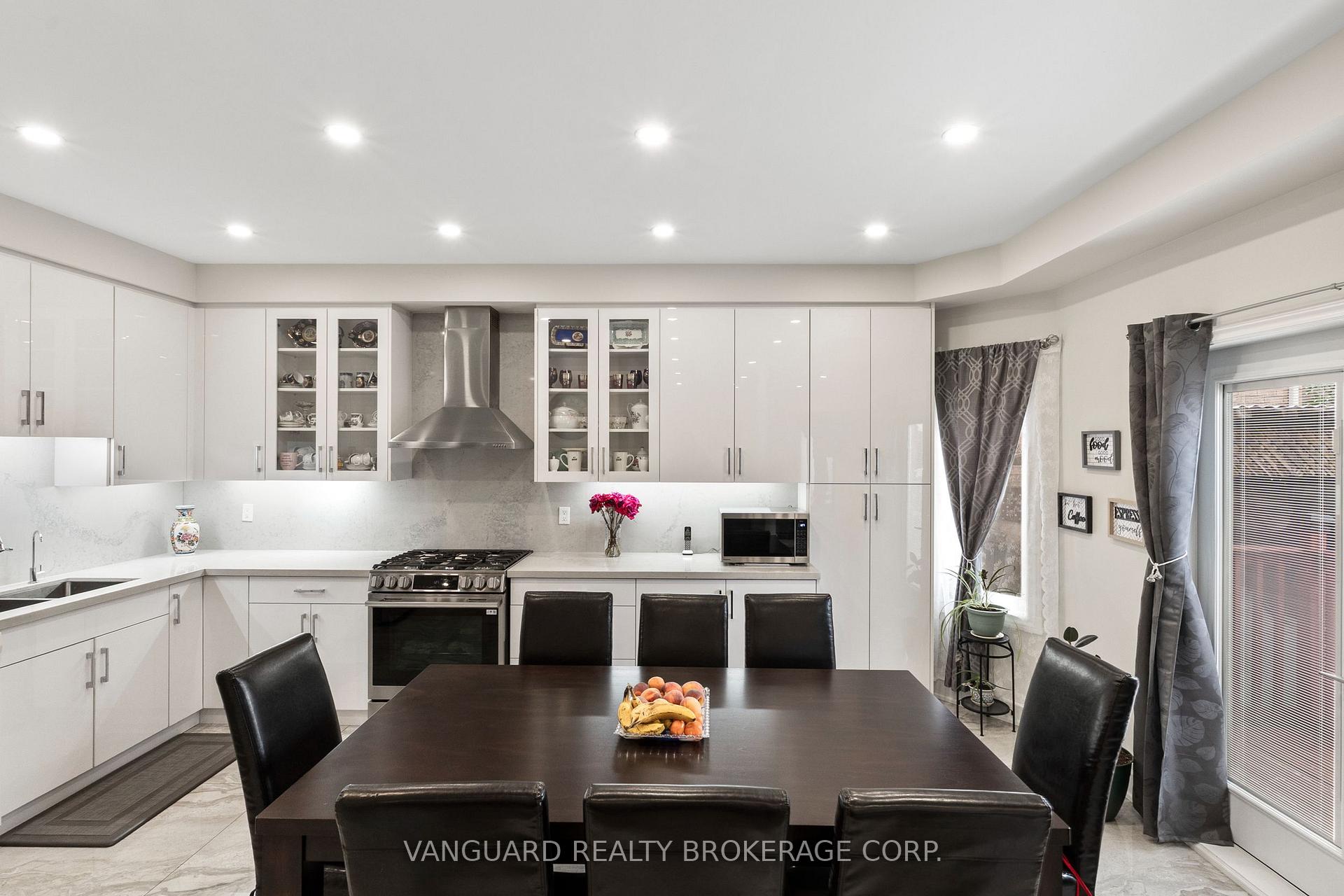 Photo 14 of 84 Sapphire Drive, Richmond Hill, Rouge Woods — HOMEH