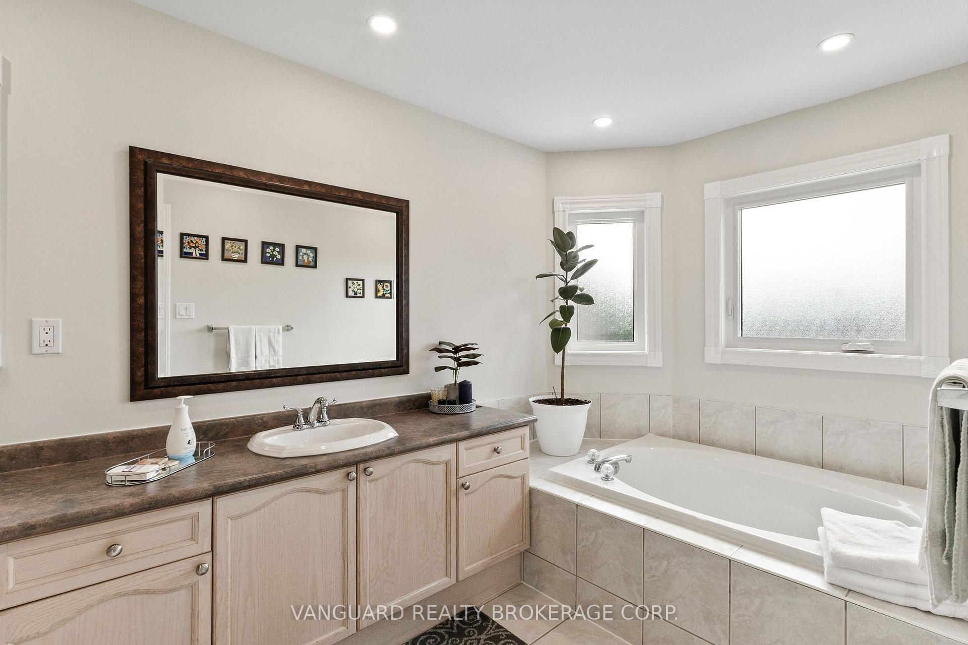 Photo 26 of 84 Sapphire Drive, Richmond Hill, Rouge Woods — HOMEH