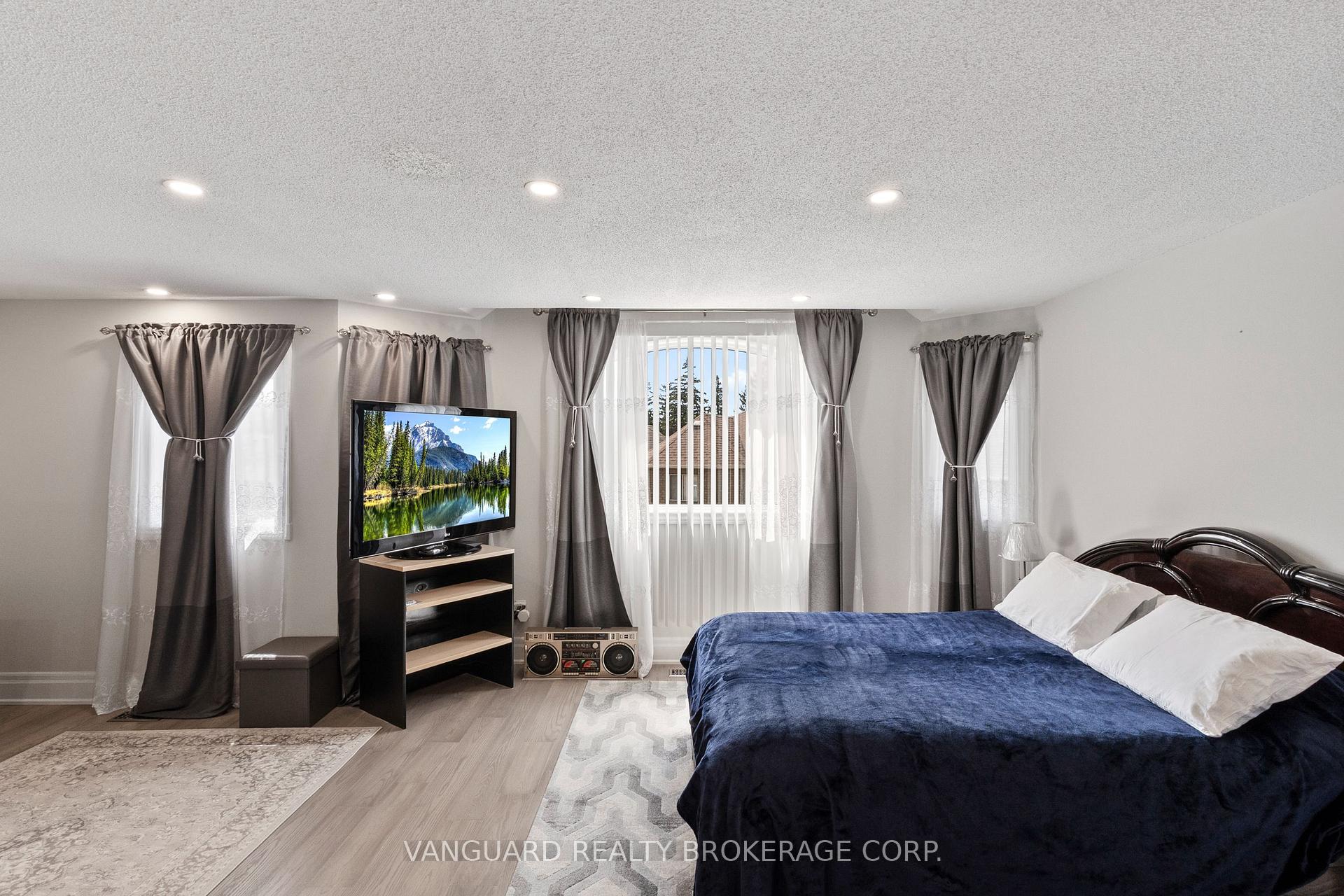 Photo 24 of 84 Sapphire Drive, Richmond Hill, Rouge Woods — HOMEH