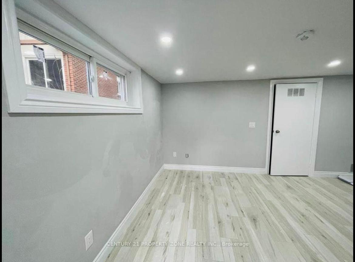 Photo 5 of 36 Winterfold #Bsmt Drive, Brampton, Madoc — HOMEH