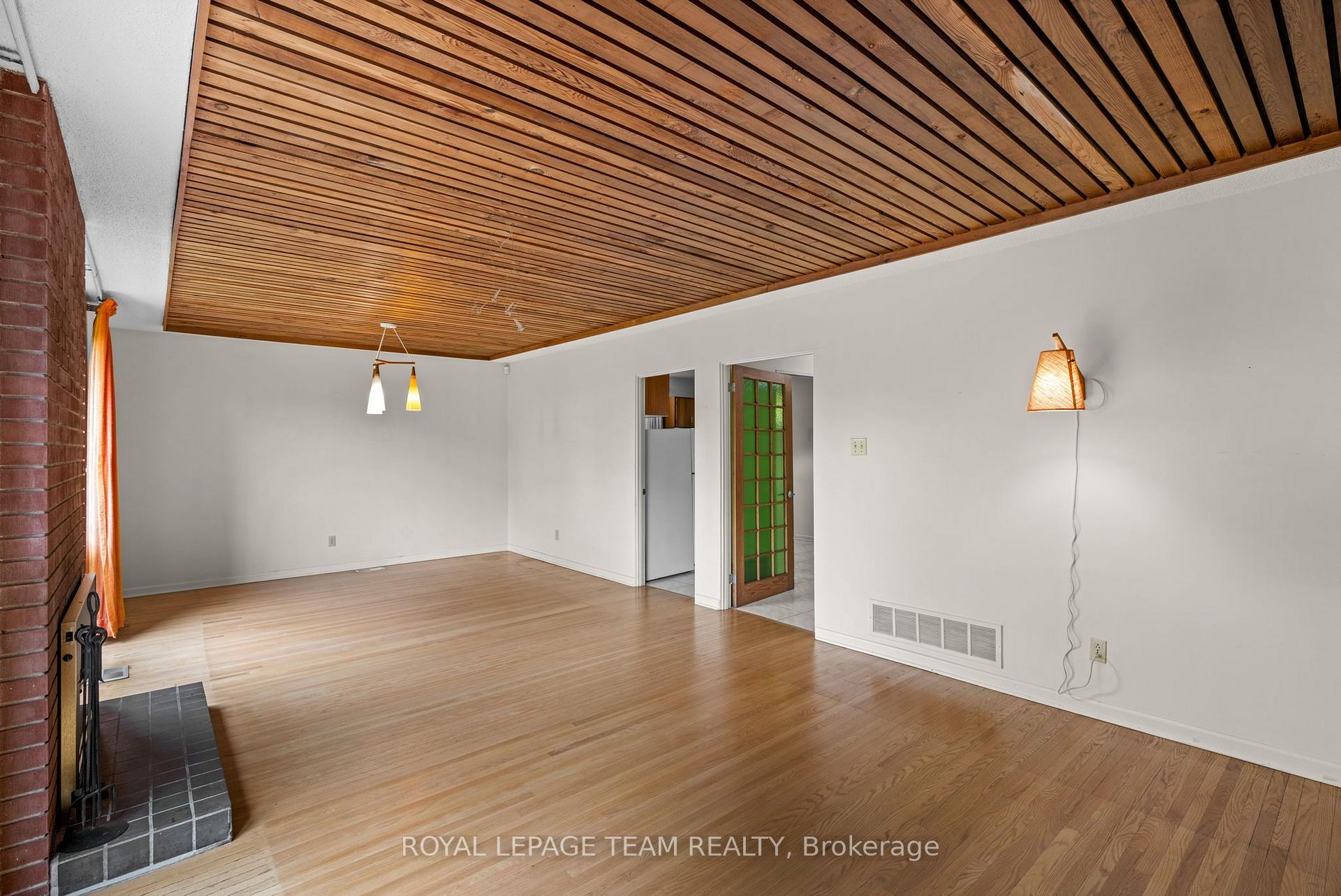 Photo 11 of 1380 Marchand Street, Ottawa, Cyrville Rd./Industrial Park — HOMEH