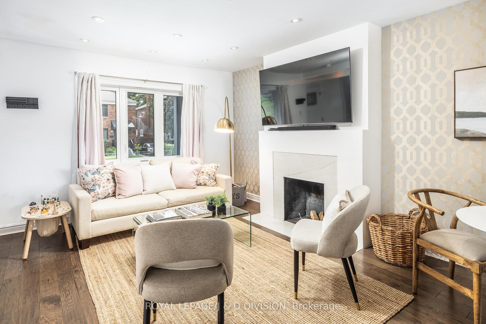 Photo 9 of 6 Lankin Boulevard, Toronto, Danforth Village-East York — HOMEH