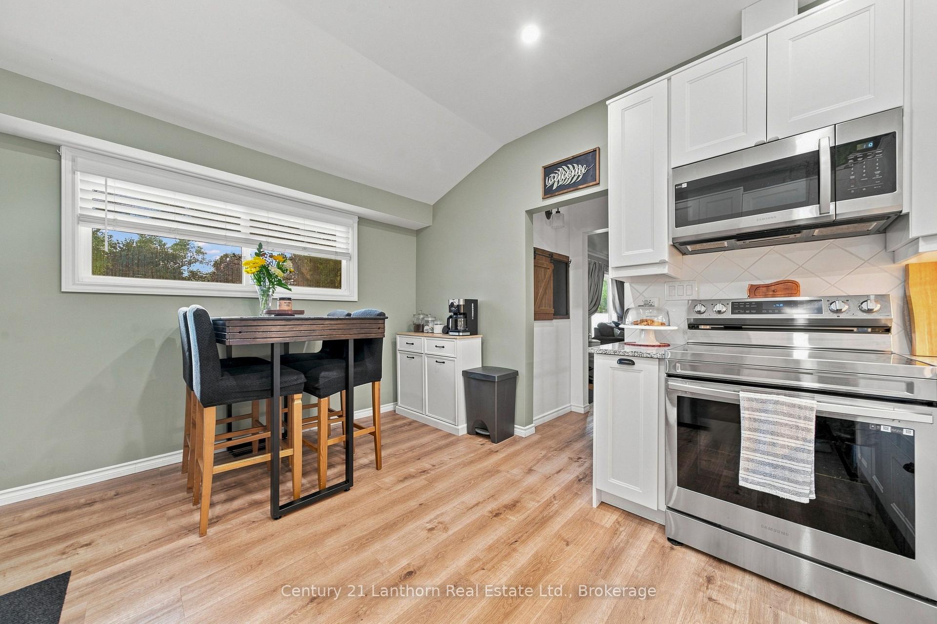 Photo 4 of 169 Farley Avenue, Belleville, Belleville Ward — HOMEH