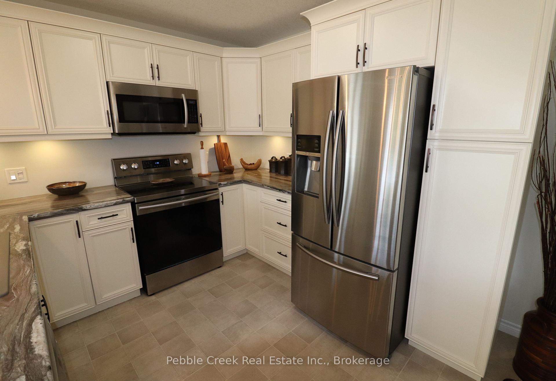 Photo 8 of 20 Huron Heights Drive, Ashfield-Colborne-Wawanosh, Colborne — HOMEH